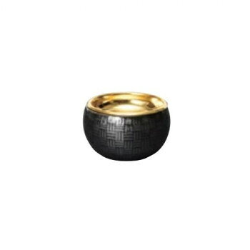 　ギフト対応について　楽天国際配送対象店舗 （海外配送）　Rakuten International Shipping【メール便(クリックポスト)の配送について】※こちらの商品は、[メール便(クリックポスト)]での発送となります。※他商品との同梱された場合は、[宅配便]での発送となり通常の送料が掛かります。※[他商品との同梱][代金引換][配達日時指定]でのご注文をお受けできません。※原則ポスト投函となります。通常の[宅配便]と違い配達までのお時間が掛かる場合があります。&nbsp;篭(かご)市松模様 仏器 有田焼 ブラック 32C9009z00072伝統的な市松模様の仏器【篭(かご)市松模様 仏器 有田焼 ブラック 32C9009z00072】 fk094igrjs 飽きのこないシンプルなデザインです。仏器落としは♯12用金メッキを使用しています。サイズ奥行43×幅43×高さ29mm個装サイズ：4.3×4.3×2.9cm重量40g個装重量：10g素材・材質陶磁器生産国日本 製品詳細 商品名：篭(かご)市松模様 仏器 有田焼 ブラック 32C9009z00072カラー・サイズ名称：2279895JANコード：4532902088887 広告文責 (有)イースクエアTEL:0120-532-772 ※お客さま都合による、ご注文後の[キャンセル][変更][返品][交換]はお受けできませんのでご注意下さいませ。※当店では、すべての商品で在庫を持っておりません。記載の納期を必ずご確認ください。※ご注文いただいた場合でもメーカーの[在庫切れ][欠品][廃盤]などの理由で、[記載の納期より発送が遅れる][発送できない]場合がございます。その際は、当店よりご連絡させていただきます。あらかじめご了承ください。【メール便(クリックポスト)の配送について】※こちらの商品は、[メール便(クリックポスト)]での発送となります。※他商品との同梱された場合は、[宅配便]での発送となり通常の送料が掛かります。※[他商品との同梱][代金引換][配達日時指定]でのご注文をお受けできません。※原則ポスト投函となります。通常の[宅配便]と違い配達までのお時間が掛かる場合があります。 こちらの商品は【お取り寄せ(14営業日以内に発送予定)】となります。