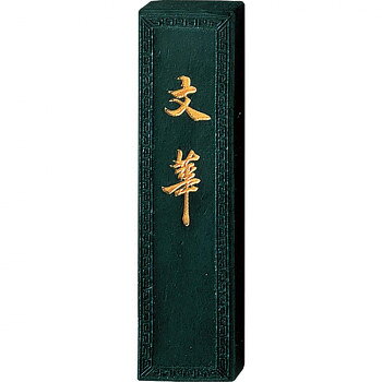 　ギフト対応について　楽天国際配送対象店舗 （海外配送）　Rakuten International Shipping&nbsp;呉竹 文華 2.0丁型 AJ3-20おすすめ【呉竹 文華 2.0丁型 AJ3-20】 fk094igrjs 枯淡の墨色を追求した茶墨。品格の高い澄んだ茶紫系で画仙紙に適しています。仮名・漢字向きです。※乾燥具合により、サイズ・重量は多少異なる可能性があります。サイズ25×10×99mm個装サイズ：14.5×11.8×3.6cm重量30g個装重量：54g素材・材質煤・膠・香料生産国日本 製品詳細 商品名：呉竹 文華 2.0丁型 AJ3-20カラー・サイズ名称：2083061JANコード：4901427002652 広告文責 (有)イースクエアTEL:0120-532-772 ※お客さま都合による、ご注文後の[キャンセル][変更][返品][交換]はお受けできませんのでご注意下さいませ。※当店では、すべての商品で在庫を持っておりません。記載の納期を必ずご確認ください。※ご注文いただいた場合でもメーカーの[在庫切れ][欠品][廃盤]などの理由で、[記載の納期より発送が遅れる][発送できない]場合がございます。その際は、当店よりご連絡させていただきます。あらかじめご了承ください。 こちらの商品は【お取り寄せ(14営業日以内に発送予定)】となります。