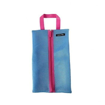 　ギフト対応について　楽天国際配送対象店舗 （海外配送）　Rakuten International Shipping&nbsp;Hanna Hula(ハンナフラ) メッシュシューズケース ライトブルー TNS-MSC-LBLおすすめ【Hanna Hula(ハンナフラ) メッシュシューズケース ライトブルー TNS-MSC-LBL】 fk094igrjs 通気性の優れたメッシュ素材のシューズケース。子供から大人までのシューズを収納できます。お洒落カラーでプレゼントとしてもおすすめです。デオドラントネーム(R)の性能は、消臭効果:汗などの臭いに対して消臭効果があり、ネームが臭気成分と触れる事により、不快臭を減少させます。臭気成分アンモニア・酢酸・イソ吉草酸などの生活空間の悪臭に対して効果があります。抗菌効果:銀のプラスイオンがネームに付着した菌の繁殖を抑え、ニオイの発生を防ぎます。※砂をよく払ってからお入れください。※素材およびプリントの性質上、洗剤や水の丸洗いは素材の損傷や色落ちの原因となりますので洗濯はお避け下さい。※汚れた場合は、濡れた布でその部分を軽く拭き取るかブラシ等で汚れを払い落としてください。※製品が濡れた場合は、乾いた布で水気を拭き取り、陰干しにしてください。濡れたまま長時間放置しますと、色落ちやカビの原因となります。※濡れたものを直接入れることは他の物への色移りの原因となる恐れがありますのでお避け下さい。※火気に近づけたりアルコール系溶剤の使用は色落ちの原因となりますのでお避け下さい。※輪染みの原因となりますので、水濡れにはご注意下さい。サイズ横22×縦40cm個装サイズ：40×22×1cm重量約60g個装重量：60g素材・材質ポリエステル生産国中国 製品詳細 商品名：Hanna Hula(ハンナフラ) メッシュシューズケース ライトブルー TNS-MSC-LBLカラー・サイズ名称：1882085JANコード：4580403108917 広告文責 (有)イースクエアTEL:0120-532-772 ※お客さま都合による、ご注文後の[キャンセル][変更][返品][交換]はお受けできませんのでご注意下さいませ。※当店では、すべての商品で在庫を持っておりません。記載の納期を必ずご確認ください。※ご注文いただいた場合でもメーカーの[在庫切れ][欠品][廃盤]などの理由で、[記載の納期より発送が遅れる][発送できない]場合がございます。その際は、当店よりご連絡させていただきます。あらかじめご了承ください。 こちらの商品は【お取り寄せ(14営業日以内に発送予定)】となります。