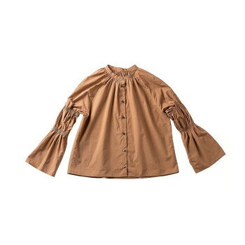 &nbsp;KADONO SARASHI SOME 和晒 2WAY ブラウジングスリーブシャツ ブラウン フリーサイズ2WAYタイプのブラウジングスリーブシャツ【KADONO SARASHI SOME 和晒 2WAY ブラウジングスリーブシャツ ブラウン フリーサイズ】 fk094igrjs 袖のブラウジングと全体のギャザーが女性らしくスッキリ甘すぎないシルエットが特徴。ウエストINの着こなしが出来る程良いショート丈。前後、どちらも着られ、二つの表情を楽しめる優れアイテムになります。【お取り扱いについて】・和晒は、織りあがった生地の不純物を落とす工程に関して時間をかけ、繊維にストレスをかけておらず、また通常は焼いてしまう生地表面の毛羽(ケバ)をそのまま残しているため、毛玉ができたり、縮んだりすることがあります。色合いや風合いを保つため、タンブラー乾燥を避けて、手洗いの後に形を整えて陰干ししてください。・濃い色のものは色移りをすることがありますので、ご注意ください。・綿や麻を使用している為、縮む可能性もございます。普段の洗濯は手洗いを推奨いたします。干す際にきちんとシワを伸ばしていただくことをお勧めします。サイズ個装サイズ：35×23×6cm重量個装重量：325g素材・材質綿100%(和晒)仕様着丈:60.5cm身幅:117cm袖丈:69.5cm生産国日本 製品詳細 商品名：KADONO SARASHI SOME 和晒 2WAY ブラウジングスリーブシャツ ブラウン フリーサイズカラー・サイズ名称：2320276JANコード：4562289457303 広告文責 (有)イースクエアTEL:0120-532-772 ※お客さま都合による、ご注文後の[キャンセル][変更][返品][交換]はお受けできませんのでご注意下さいませ。※当店では、すべての商品で在庫を持っておりません。記載の納期を必ずご確認ください。※ご注文いただいた場合でもメーカーの[在庫切れ][欠品][廃盤]などの理由で、[記載の納期より発送が遅れる][発送できない]場合がございます。その際は、当店よりご連絡させていただきます。あらかじめご了承ください。※こちらの商品は【他商品との同梱】ができません。※こちらの商品は【ギフトサービス】をお受けすることができません。 こちらの商品は【お取り寄せ(14営業日以内に発送予定)】となります。