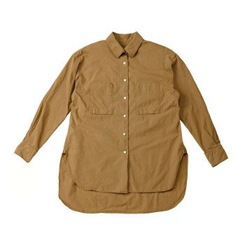&nbsp;KADONO SARASHI SOME 和晒 長袖 両脇ディープスリットシャツ Lサイズ キャメルゆったりとしたシンプルなシャツ【KADONO SARASHI SOME 和晒 長袖 両脇ディープスリットシャツ Lサイズ キャメル】 fk094igrjs ベーシック過ぎずカジュアル過ぎない程よい上品カジュアルの素材です。ややゆったりとしたサイズ感なので、インナーでいかようにも演出できます。ボーダーのインナーやハイネックニットなどが、おすすめです。【お取り扱いについて】・和晒は、織りあがった生地の不純物を落とす工程に関して時間をかけ、繊維にストレスをかけておらず、また通常は焼いてしまう生地表面の毛羽(ケバ)をそのまま残しているため、毛玉ができたり、縮んだりすることがあります。色合いや風合いを保つため、タンブラー乾燥を避けて、手洗いの後に形を整えて陰干ししてください。・濃い色のものは色移りをすることがありますので、ご注意ください。・綿や麻を使用している為、縮む可能性もございます。普段の洗濯は手洗いを推奨いたします。干す際にきちんとシワを伸ばしていただくことをお勧めします。サイズ個装サイズ：35×23×6cm重量個装重量：325g素材・材質綿100%(和晒):70番手の超長綿仕様着丈:82.4cm肩幅:52.5cm身幅:125cm生産国日本 製品詳細 商品名：KADONO SARASHI SOME 和晒 長袖 両脇ディープスリットシャツ Lサイズ キャメルカラー・サイズ名称：2320282JANコード：4562289457204 広告文責 (有)イースクエアTEL:0120-532-772 ※お客さま都合による、ご注文後の[キャンセル][変更][返品][交換]はお受けできませんのでご注意下さいませ。※当店では、すべての商品で在庫を持っておりません。記載の納期を必ずご確認ください。※ご注文いただいた場合でもメーカーの[在庫切れ][欠品][廃盤]などの理由で、[記載の納期より発送が遅れる][発送できない]場合がございます。その際は、当店よりご連絡させていただきます。あらかじめご了承ください。※こちらの商品は【他商品との同梱】ができません。※こちらの商品は【ギフトサービス】をお受けすることができません。 こちらの商品は【お取り寄せ(14営業日以内に発送予定)】となります。