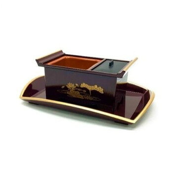 &nbsp;彩り菖蒲型焼香セット(御香セット無し) タメ(フチ金) 蓮高さを抑えたコンパクトなサイズ【彩り菖蒲型焼香セット(御香セット無し) タメ(フチ金) 蓮】 fk094igrjs 菖蒲型香炉と、彩り焼香盆の焼香セット。高さを抑えたコンパクトなサイズにまとまっています。彩り焼香盆の曲線は柔らかな印象と持ちやすさを兼ね備えます。サイズ菖蒲型香炉:W165×D95×H80mm、彩り焼香盆:W245×D175×H30mm個装サイズ：95×32×32cm重量個装重量：500g素材・材質菖蒲型香炉:フェノール・ABS・鉄彩り焼香盆:フェノール仕様表面加工:ウレタンセット内容香炉・焼香盆生産国日本 広告文責 (有)イースクエアTEL:0120-532-772 ※お客さま都合による、ご注文後の[キャンセル][変更][返品][交換]はお受けできませんのでご注意下さいませ。※当店では、すべての商品で在庫を持っておりません。記載の納期を必ずご確認ください。※ご注文いただいた場合でもメーカーの[在庫切れ][欠品][廃盤]などの理由で、[記載の納期より発送が遅れる][発送できない]場合がございます。その際は、当店よりご連絡させていただきます。あらかじめご了承ください。※こちらの商品は【他商品との同梱】ができません。※こちらの商品は【ギフトサービス】をお受けすることができません。 こちらの商品は【お取り寄せ(14営業日以内に発送予定)】となります。