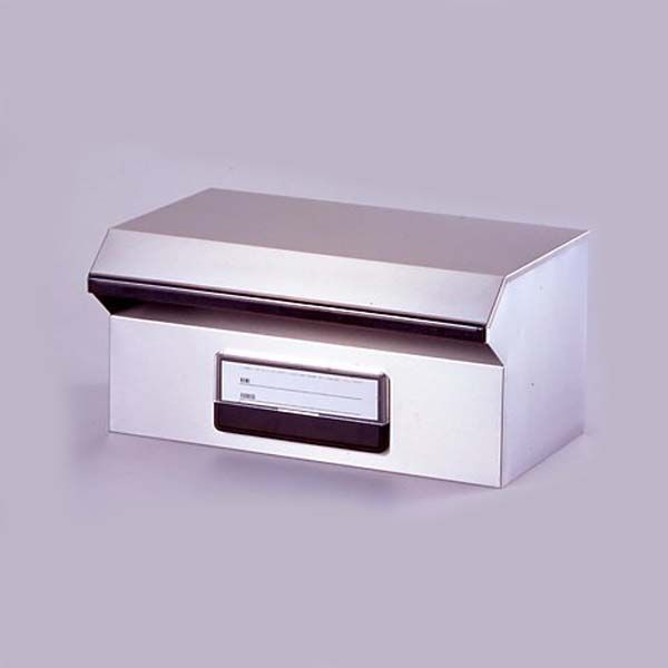 　ギフトサービスについて■生産国: 日本■サイズ: 商品サイズ(約) 外寸:W39XD24.5XH19cm、本体重量(約):1.6kg■素材: 本体:18-8ステンレス製、ネームプレート:樹脂成型品■ブランド: ケイ・ジー・ワイ工業商品特徴一覧ケイ・ジー・ワイ工業、4963784630015、通信販売、通販、販売、買う、購入、お店、売っている、ショッピング【ケイ・ジー・ワイ工業 ブロックポスト F-450 ヘアライン】広告文責(有)イースクエアTEL:0120-532-772■生産国: 日本■サイズ: 商品サイズ(約) 外寸:W39XD24.5XH19cm、本体重量(約):1.6kg■素材: 本体:18-8ステンレス製、ネームプレート:樹脂成型品■ブランド: ケイ・ジー・ワイ工業※お客さま都合による、ご注文後の[キャンセル][変更][返品][交換]はお受けできませんのでご注意下さいませ。※当店では、すべての商品で在庫を持っておりません。記載の納期を必ずご確認ください。※ご注文いただいた場合でもメーカーの[在庫切れ][欠品][廃盤]などの理由で、[記載の納期より発送が遅れる][発送できない]場合がございます。その際は、当店よりご連絡させていただきます。あらかじめご了承ください。※こちらの商品はメーカー直送のため、【他商品との同梱】【代金引換でのご注文】はお受けできません。※こちらの商品はメーカー直送のため、北海道・沖縄・離島 への配送はお受けできません。※リニューアル等により パッケージ、仕様、セット内容 が変更になる場合がございます。予めご了承下さい。こちらの商品は【お取り寄せ(7〜10営業日以内に発送予定)】となります。あらかじめご了承くださいませ。