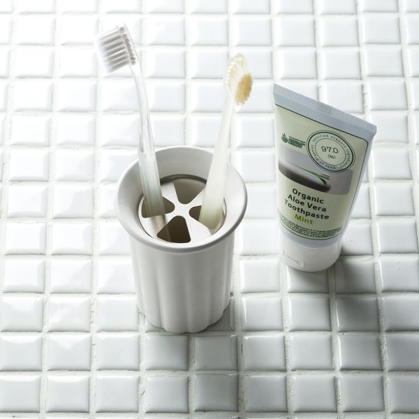 アネスティ karari 多孔質セラミックハブラシスタンド・4本用 丸型 [キャンセル・変更・返品不可]