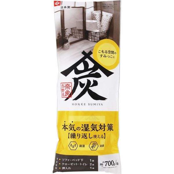 　ギフトサービスについて〇不織布から炭を取り出さず、湿気やニオイが気になる場所にそのまま置いて使ってください。〇本気の湿気対策60年の歴史ある炭屋がつくった天然の調湿剤“本家炭屋”「日本特有のジメジメした環境を、電気に頼らず快適に過ごしたい」との願いから生まれました。奈良吉野産の炭100%で作られており炭自身の呼吸で、快適な湿度に調整します。1.調湿 快適な湿度に調整ジメジメしたら吸湿し、空気が乾いたら放湿し、炭自身で湿度を調整してくれます。2.消臭 嫌なニオイを除去お家にこもった不快なニオイを抑えてくれます。3.天然素材 奈良吉野産の炭天然素材の杉・桧・松を使用しており、廃材などは一切使用しておりません。4.ダニ・カビが発生しにくい住環境に調湿効果により、ダニとカビが増えにくい環境を作ります。(本品に防ダニ・防カビ剤は配合していません。)5.繰り返し使える買い替えの必要が無く、除湿機などの電気代もかからないので、節約につながり、ゴミの軽減・環【使用目安】クローゼット・・・2袋トイレ・・・2袋押入れ・・・1袋ベッド下・・・1袋ソファの下・・・1袋■生産国: 日本■サイズ: 本体サイズ:幅135x奥行45x高さ380mm、本体重量:715g■素材: 本体:木炭、不織布(ポリプロピレン/ポリエステル)■ブランド: 本家炭屋(レック)商品特徴一覧本家炭屋(レック)、C01348、4903320167438、通信販売、通販、販売、買う、購入、お店、売っている、ショッピング▼関連商品はこちら。レック 調湿・消臭木炭 本家炭屋スリムタイプM【レック 調湿・消臭木炭 本家炭屋スリムタイプL】広告文責(有)イースクエアTEL:0120-532-772〇不織布から炭を取り出さず、湿気やニオイが気になる場所にそのまま置いて使ってください。〇本気の湿気対策60年の歴史ある炭屋がつくった天然の調湿剤“本家炭屋”「日本特有のジメジメした環境を、電気に頼らず快適に過ごしたい」との願いから生まれました。奈良吉野産の炭100%で作られており炭自身の呼吸で、快適な湿度に調整します。1.調湿 快適な湿度に調整ジメジメしたら吸湿し、空気が乾いたら放湿し、炭自身で湿度を調整してくれます。2.消臭 嫌なニオイを除去お家にこもった不快なニオイを抑えてくれます。3.天然素材 奈良吉野産の炭天然素材の杉・桧・松を使用しており、廃材などは一切使用しておりません。4.ダニ・カビが発生しにくい住環境に調湿効果により、ダニとカビが増えにくい環境を作ります。(本品に防ダニ・防カビ剤は配合していません。)5.繰り返し使える買い替えの必要が無く、除湿機などの電気代もかからないので、節約につながり、ゴミの軽減・環【使用目安】クローゼット・・・2袋トイレ・・・2袋押入れ・・・1袋ベッド下・・・1袋ソファの下・・・1袋■生産国: 日本■サイズ: 本体サイズ:幅135x奥行45x高さ380mm、本体重量:715g■素材: 本体:木炭、不織布(ポリプロピレン/ポリエステル)■ブランド: 本家炭屋(レック)※お客さま都合による、ご注文後の[キャンセル][変更][返品][交換]はお受けできませんのでご注意下さいませ。※当店では、すべての商品で在庫を持っておりません。記載の納期を必ずご確認ください。※ご注文いただいた場合でもメーカーの[在庫切れ][欠品][廃盤]などの理由で、[記載の納期より発送が遅れる][発送できない]場合がございます。その際は、当店よりご連絡させていただきます。あらかじめご了承ください。※リニューアル等により パッケージ、仕様、セット内容 が変更になる場合がございます。予めご了承下さい。こちらの商品は【お取り寄せ(7〜10営業日以内に発送予定)】となります。あらかじめご了承くださいませ。