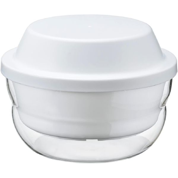 　ギフトサービスについて耐熱ガラス製のボウルは、加熱後の調理にも使えます。余分な水分や油を落とせるザル付きです。サイズ(約)幅16.8×奥行16.8×高さ11.9cm口径(約)16cm実用容量(約)1200ml重量(約)全体/600g 本体/410g個装サイズ(約) 幅17.4×奥行17.4×高さ10.8cmガラス本体/耐熱ガラス「HARIO Glass」 フタ・ザル/ポリプロピレン【耐熱ガラス】耐熱温度差:120度(耐熱温度差120度とは、急熱急冷したときの温度差が120度以内であれば割れないということです。)耐熱温度:フタ・ザル/140度製造国:日本商品特徴一覧、4977642421042、通信販売、通販、販売、買う、購入、お店、売っている、ショッピング▼関連商品はこちら。HARIO ガラスのレンジおかず鍋 XOY-1-BHARIO ガラスのレンジご飯釜 1〜2合 XRCN-2-B【HARIO ガラスのレンジ蒸し器 XMK-120-W】広告文責(有)イースクエアTEL:0120-532-772耐熱ガラス製のボウルは、加熱後の調理にも使えます。余分な水分や油を落とせるザル付きです。サイズ(約)幅16.8×奥行16.8×高さ11.9cm口径(約)16cm実用容量(約)1200ml重量(約)全体/600g 本体/410g個装サイズ(約) 幅17.4×奥行17.4×高さ10.8cmガラス本体/耐熱ガラス「HARIO Glass」 フタ・ザル/ポリプロピレン【耐熱ガラス】耐熱温度差:120度(耐熱温度差120度とは、急熱急冷したときの温度差が120度以内であれば割れないということです。)耐熱温度:フタ・ザル/140度製造国:日本※お客さま都合による、ご注文後の[キャンセル][変更][返品][交換]はお受けできませんのでご注意下さいませ。※当店では、すべての商品で在庫を持っておりません。記載の納期を必ずご確認ください。※ご注文いただいた場合でもメーカーの[在庫切れ][欠品][廃盤]などの理由で、[記載の納期より発送が遅れる][発送できない]場合がございます。その際は、当店よりご連絡させていただきます。あらかじめご了承ください。※リニューアル等により パッケージ、仕様、セット内容 が変更になる場合がございます。予めご了承下さい。こちらの商品は【お取り寄せ(7〜10営業日以内に発送予定)】となります。あらかじめご了承くださいませ。