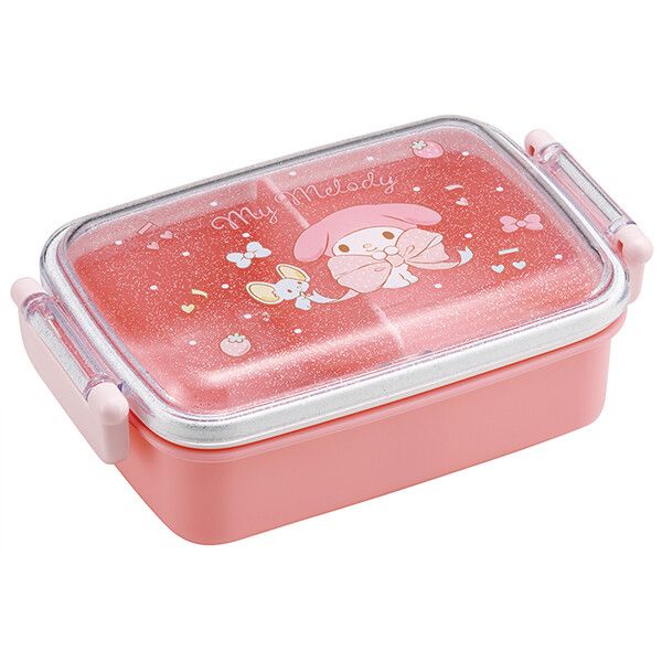　ギフトサービスについて食洗機対応のお弁当箱。銀イオン配合の抗菌仕様。フタが盛り上がっていて、お料理などをふわっと盛り付けられる。おかずが片寄りにくい高い仕切り付き。パッキンと止具でしっかり密封。フタを外して電子レンジ加熱OK。お弁当箱1/2に入るご飯の量、お茶碗(約200ml) 約1.1杯。名前シール入り。■サイズ・容量: サイズ:約170×105×60mm容量:約450ml■生産地:日本■素材・成分:フタ/AS樹脂 (耐熱温度/100度)本体・仕切/ポリプロピレン (耐熱温度/140度)止め具/ABS樹脂 (耐熱温度/100度)パッキン/シリコーンゴム (耐熱温度/140度)■パッケージ:個包装■商品札:無し商品特徴一覧スケーター(Skater)、686504-RBF3ANAG、サンリオ My Melody、生活雑貨 → 食器・キッチン → お弁当グッズ → お弁当箱、スケーター、マイメロディ、melody、MY、抗菌 食洗機対応 ふわっとフタタイトランチボックス角型、ビッグリボン、4973307686504、通信販売、通販、販売、買う、購入、お店、売っている、ショッピング▼関連商品はこちら。マイメロディ ビッグリボン 抗菌 食洗機対応 直飲みプラワンタッチボトル 水筒 スケーターマイメロディ ビッグリボン ランチクロス スケーターマイメロディ ビッグリボン ランチ巾着 スケーターマイメロディ ビッグリボン コップ袋 スケーターマイメロディ ビッグリボン 抗菌 食洗機対応 ふわっとフタタイトランチボックス小判 スケーターマイメロディ ビッグリボン 抗菌 食洗機対応 プラコップ スケーターマイメロディ ビッグリボン 抗菌 食洗機対応 スライド式トリオセット スケーターマイメロディ ビッグリボン 抗菌食洗機対応スライド箸＆箸箱セット スケーター【マイメロディ ビッグリボン 抗菌 食洗機対応 ふわっとフタタイトランチボックス角型 スケーター】広告文責(有)イースクエアTEL:0120-532-772食洗機対応のお弁当箱。銀イオン配合の抗菌仕様。フタが盛り上がっていて、お料理などをふわっと盛り付けられる。おかずが片寄りにくい高い仕切り付き。パッキンと止具でしっかり密封。フタを外して電子レンジ加熱OK。お弁当箱1/2に入るご飯の量、お茶碗(約200ml) 約1.1杯。名前シール入り。■サイズ・容量: サイズ:約170×105×60mm容量:約450ml■生産地:日本■素材・成分:フタ/AS樹脂 (耐熱温度/100度)本体・仕切/ポリプロピレン (耐熱温度/140度)止め具/ABS樹脂 (耐熱温度/100度)パッキン/シリコーンゴム (耐熱温度/140度)■パッケージ:個包装■商品札:無し※お客さま都合による、ご注文後の[キャンセル][変更][返品][交換]はお受けできませんのでご注意下さいませ。※当店では、すべての商品で在庫を持っておりません。記載の納期を必ずご確認ください。※ご注文いただいた場合でもメーカーの[在庫切れ][欠品][廃盤]などの理由で、[記載の納期より発送が遅れる][発送できない]場合がございます。その際は、当店よりご連絡させていただきます。あらかじめご了承ください。※リニューアル等により パッケージ、仕様、セット内容 が変更になる場合がございます。予めご了承下さい。こちらの商品は【お取り寄せ(7〜10営業日以内に発送予定)】となります。あらかじめご了承くださいませ。