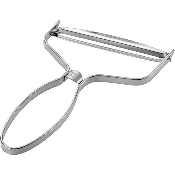 　ギフトサービスについて【メール便(ネコポス)の配送について】※こちらの商品は、[メール便(ネコポス)]での発送となります。※他商品との同梱された場合は、[宅配便]での発送となり通常の送料が掛かります。※[他商品との同梱][代金引換][配達日時指定]でのご注文をお受けできません。※原則ポスト投函となります。通常の[宅配便]と違い配達までのお時間が掛かる場合があります。下村工業本体サイズ:14×175×107mm 本体重量:約65g■生産地:中国■素材・成分:刃部:ステンレス刃物鋼、フレーム:ステンレス鋼■パッケージ:個別台紙半玉のキャベツもラクに千切りできるワイドなピーラーです。丈夫で清潔なオールステンレス製。食材に対して刃が斜めに入る構造になっているので、切り始めがスムーズです。食器洗い乾燥機対応。商品特徴一覧1452530、下村工業、生活雑貨 → 食器・キッチン → キッチンツール → ピーラー、4962336615272、通信販売、通販、販売、買う、購入、お店、売っている、ショッピング▼関連商品はこちら。プログレード シャープキャベツピーラー左利き用 (PG-644)【プログレード シャープキャベツピーラー (PG-643)】広告文責(有)イースクエアTEL:0120-532-772下村工業本体サイズ:14×175×107mm 本体重量:約65g■生産地:中国■素材・成分:刃部:ステンレス刃物鋼、フレーム:ステンレス鋼■パッケージ:個別台紙半玉のキャベツもラクに千切りできるワイドなピーラーです。丈夫で清潔なオールステンレス製。食材に対して刃が斜めに入る構造になっているので、切り始めがスムーズです。食器洗い乾燥機対応。※お客さま都合による、ご注文後の[キャンセル][変更][返品][交換]はお受けできませんのでご注意下さいませ。※当店では、すべての商品で在庫を持っておりません。記載の納期を必ずご確認ください。※ご注文いただいた場合でもメーカーの[在庫切れ][欠品][廃盤]などの理由で、[記載の納期より発送が遅れる][発送できない]場合がございます。その際は、当店よりご連絡させていただきます。あらかじめご了承ください。※リニューアル等により パッケージ、仕様、セット内容 が変更になる場合がございます。予めご了承下さい。【メール便(ネコポス)の配送について】※こちらの商品は、[メール便(ネコポス)]での発送となります。※他商品との同梱された場合は、[宅配便]での発送となり通常の送料が掛かります。※[他商品との同梱][代金引換][配達日時指定]でのご注文をお受けできません。※原則ポスト投函となります。通常の[宅配便]と違い配達までのお時間が掛かる場合があります。こちらの商品は【お取り寄せ(14営業日以内に発送予定)】となります。あらかじめご了承くださいませ。