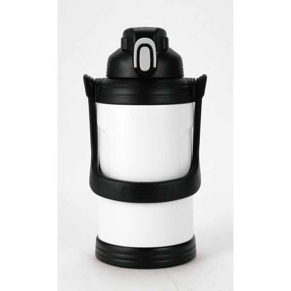 　ギフトサービスについて商品サイズ 154×138×290mm商品重量 925g包装仕様 カラーボックス包装サイズ 138×150×300mm包装重量 1,070g■生産地:中国■素材・成分:本体(内瓶)/18-8ステンレス、胴部/ステンレス鋼(焼付塗装)、フタ栓/ポリプロピレン、パッキン/シリコーンゴム■パッケージ:個包装■製造年:2026ガッチリつかんで、すばやく飲める”タフギアモデル”。親指をかけて、しっかりもてるハンドル形状。飲みたい時にすぐ飲めるワンタッチタイプ。キズや剥げに強いパウダーコート。ボディラインに沿った曲線形状で省スペース収納できるハンドル。洗いやすく、大きな氷もラクラク入るワイドな口径。地面との接触時、キズや衝撃から本体を守る底面バンパー。【商品特長】■たっぷり使える2L容量■保冷力に優れた真空二重構造■氷が入れやすい広口タイプ■持ち運びしやすい大型ハンドル付き■清潔感のあるホワイトカラー■スポーツ・レジャー・アウトドア・現場作業に最適商品特徴一覧WJ-02、生活雑貨 → レジャー・スポーツ用品 → キャンプ・レジャー用品 → 水筒、4972940312542、通信販売、通販、販売、買う、購入、お店、売っている、ショッピング▼関連商品はこちら。ウォータージャグ 2L チャコール WJ-01【ウォータージャグ 2L ホワイト WJ-02】広告文責(有)イースクエアTEL:0120-532-772商品サイズ 154×138×290mm商品重量 925g包装仕様 カラーボックス包装サイズ 138×150×300mm包装重量 1,070g■生産地:中国■素材・成分:本体(内瓶)/18-8ステンレス、胴部/ステンレス鋼(焼付塗装)、フタ栓/ポリプロピレン、パッキン/シリコーンゴム■パッケージ:個包装■製造年:2026ガッチリつかんで、すばやく飲める”タフギアモデル”。親指をかけて、しっかりもてるハンドル形状。飲みたい時にすぐ飲めるワンタッチタイプ。キズや剥げに強いパウダーコート。ボディラインに沿った曲線形状で省スペース収納できるハンドル。洗いやすく、大きな氷もラクラク入るワイドな口径。地面との接触時、キズや衝撃から本体を守る底面バンパー。【商品特長】■たっぷり使える2L容量■保冷力に優れた真空二重構造■氷が入れやすい広口タイプ■持ち運びしやすい大型ハンドル付き■清潔感のあるホワイトカラー■スポーツ・レジャー・アウトドア・現場作業に最適※お客さま都合による、ご注文後の[キャンセル][変更][返品][交換]はお受けできませんのでご注意下さいませ。※当店では、すべての商品で在庫を持っておりません。記載の納期を必ずご確認ください。※ご注文いただいた場合でもメーカーの[在庫切れ][欠品][廃盤]などの理由で、[記載の納期より発送が遅れる][発送できない]場合がございます。その際は、当店よりご連絡させていただきます。あらかじめご了承ください。※リニューアル等により パッケージ、仕様、セット内容 が変更になる場合がございます。予めご了承下さい。こちらの商品は【お取り寄せ(14営業日以内に発送予定)】となります。あらかじめご了承くださいませ。