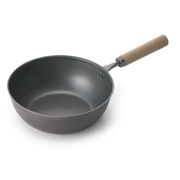 　ギフトサービスについてMade in japan製品重量 590g満水容量 2.0L製品寸法 約21×36.5×10.5cm深さ7cm底の径12.5cm個装サイズ::35.8×23.6×8.8cm製品(箱込み)重量 :590g ( 753g )■生産地:日本■素材・成分:本体:鉄(板厚1.2mm)ハンドル:木柄表面加工 シリコンクリア塗装■パッケージ:個包装■製造年:2026使い初めの空焼き・シーズニング作業が不要な『真・匠味』シリーズ！使い始めの空焼き・シーズニング作業が不要な、鉄製調理器具「真・匠味」シリーズのイタメ鍋です。特殊加工「ナノエンボス」を採用し、油なじみが良く食材がこびりつきにくいのが特長。鉄ならではの高温調理で、炒め物をシャキッと香ばしく仕上げます。表面硬度が高く、金属製の調理ツールも使用できるため耐久性にも優れ、長く愛用いただけます。・初めてでも扱いやすい鉄フライパン面倒な空焼き・シーズニング不要。購入後すぐに使い始められるため、鉄製調理器具が初めての方にもおすすめです。・高温調理でおいしさを引き出す蓄熱性に優れた鉄製だから、野菜はシャキッと、お肉は香ばしくジューシーに仕上がります。家庭でも本格的な炒め料理が楽しめます。・ナノエンボス加工で油なじみ抜群微細な凹凸加工により油が均一になじみやすく、食材がこびりつきにくい仕様です。快適な調理をサポートします。・丈夫で長く使える表面硬度が高く、金属製のお玉やターナーなども使用可能。コーティング剥がれを気にせず、日常使いしやすい耐久性を備えています。「空焼き不要で鉄フライパン初心者にも提案しやすい」商品特徴一覧KS-9001、Made in japan、生活雑貨 → 食器・キッチン → 調理器具 → フライパン、4900896190013、通信販売、通販、販売、買う、購入、お店、売っている、ショッピング▼関連商品はこちら。真・匠味 鉄フライパン 23cm KS-9006真・匠味 鉄フライパン 20cm KS-9005真・匠味 鉄マルチパン 26cm KS-9004真・匠味 鉄マルチパン 23cm KS-9003真・匠味 鉄イタメ鍋 23cm KS-9002真・匠味 鉄オーバルフライパン KS-9010真・匠味 鉄玉子焼き KS-9009真・匠味 鉄フライパン 28cm KS-9008真・匠味 鉄フライパン 26cm KS-9007【真・匠味 鉄イタメ鍋 20cm KS-9001】広告文責(有)イースクエアTEL:0120-532-772Made in japan製品重量 590g満水容量 2.0L製品寸法 約21×36.5×10.5cm深さ7cm底の径12.5cm個装サイズ::35.8×23.6×8.8cm製品(箱込み)重量 :590g ( 753g )■生産地:日本■素材・成分:本体:鉄(板厚1.2mm)ハンドル:木柄表面加工 シリコンクリア塗装■パッケージ:個包装■製造年:2026使い初めの空焼き・シーズニング作業が不要な『真・匠味』シリーズ！使い始めの空焼き・シーズニング作業が不要な、鉄製調理器具「真・匠味」シリーズのイタメ鍋です。特殊加工「ナノエンボス」を採用し、油なじみが良く食材がこびりつきにくいのが特長。鉄ならではの高温調理で、炒め物をシャキッと香ばしく仕上げます。表面硬度が高く、金属製の調理ツールも使用できるため耐久性にも優れ、長く愛用いただけます。・初めてでも扱いやすい鉄フライパン面倒な空焼き・シーズニング不要。購入後すぐに使い始められるため、鉄製調理器具が初めての方にもおすすめです。・高温調理でおいしさを引き出す蓄熱性に優れた鉄製だから、野菜はシャキッと、お肉は香ばしくジューシーに仕上がります。家庭でも本格的な炒め料理が楽しめます。・ナノエンボス加工で油なじみ抜群微細な凹凸加工により油が均一になじみやすく、食材がこびりつきにくい仕様です。快適な調理をサポートします。・丈夫で長く使える表面硬度が高く、金属製のお玉やターナーなども使用可能。コーティング剥がれを気にせず、日常使いしやすい耐久性を備えています。「空焼き不要で鉄フライパン初心者にも提案しやすい」※お客さま都合による、ご注文後の[キャンセル][変更][返品][交換]はお受けできませんのでご注意下さいませ。※当店では、すべての商品で在庫を持っておりません。記載の納期を必ずご確認ください。※ご注文いただいた場合でもメーカーの[在庫切れ][欠品][廃盤]などの理由で、[記載の納期より発送が遅れる][発送できない]場合がございます。その際は、当店よりご連絡させていただきます。あらかじめご了承ください。※リニューアル等により パッケージ、仕様、セット内容 が変更になる場合がございます。予めご了承下さい。こちらの商品は【お取り寄せ(14営業日以内に発送予定)】となります。あらかじめご了承くださいませ。