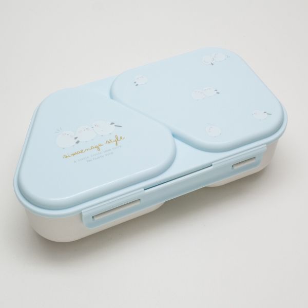 　ギフトサービスについて【メール便(定形外郵便)の配送について】※こちらの商品は、[メール便(定形外郵便)]での発送となります。※他商品との同梱された場合は、[宅配便]での発送となり通常の送料が掛かります。※[他商品との同梱][代金引換][配達日時指定]でのご注文をお受けできません。※原則ポスト投函となります。通常の[宅配便]と違い配達までのお時間が掛かる場合があります。かわいい♪アニマルシリーズ！！雪の妖精 カワイイ鳥のシマエナガシリーズ！冬に見られるモフモフの見た目が大人気！寄り添うシマエナガ達に癒されるランチシリーズです♪『エシカルコレクション』！プラスチックフリーを目指した環境配慮型シリーズです！これ1個で簡単便利！おかずも入るおにぎりケース！コンビニおにぎりの約1.5倍のサイズのおにぎりと、おかずも入れられて持ち運びにも便利です！おかずだけでなく、おにぎりを2個持って行くことも可能。組み合わせ自由なおにぎりケースです♪●押し型付ごはんと具を入れて押し型で押すだけで簡単おにぎり！●フタ・本体・押し型 抗菌仕様●電子レンジ対応フタをはずして、電子レンジで加熱できます。(フタは電子レンジに対応していません。)●トウモロコシ由来のバイオマス原料を約10%使用！環境配慮型お弁当箱です。※お使いの画面の設定などにより、実際の商品と色合いが変わって見える場合がございます。予めご了承ください。プラスチック製品は、BPAフリーです。■サイズ・容量: 180×99×H52mm 容量 465mL左側 215mL/右側 250mL■生産地:日本■素材・成分:ポリプロピレン(耐熱温度:140℃)■パッケージ:ヘッダー付商品特徴一覧OSK(オーエスケー)、おにぎりケース SEN LS-15、シマエナガ、アニマル、おにぎり、抗菌、おにぎりランチケース、簡単、シマエナガ、147340、生活雑貨 → 食器・キッチン → お弁当グッズ → お弁当箱、4970825147340、通信販売、通販、販売、買う、購入、お店、売っている、ショッピング▼関連商品はこちら。シマエナガ ランチバッグ チャック付きシール容器2Pセット SEN SSP-22シマエナガ おにぎりケース 抗菌 [日本製]シマエナガ ランチボックス二段(仕切付) 抗菌 [日本製]シマエナガ ランチボックス(仕切付) パッキン一体型 抗菌 [日本製]シマエナガ 引フタコンビ 箸＆スプーンセット 抗菌 [日本製]シマエナガ 引フタ箸箱セット 19.5cm ケース付 抗菌 [日本製]【シマエナガ おにぎりランチケース 抗菌 [日本製]】広告文責(有)イースクエアTEL:0120-532-772かわいい♪アニマルシリーズ！！雪の妖精 カワイイ鳥のシマエナガシリーズ！冬に見られるモフモフの見た目が大人気！寄り添うシマエナガ達に癒されるランチシリーズです♪『エシカルコレクション』！プラスチックフリーを目指した環境配慮型シリーズです！これ1個で簡単便利！おかずも入るおにぎりケース！コンビニおにぎりの約1.5倍のサイズのおにぎりと、おかずも入れられて持ち運びにも便利です！おかずだけでなく、おにぎりを2個持って行くことも可能。組み合わせ自由なおにぎりケースです♪●押し型付ごはんと具を入れて押し型で押すだけで簡単おにぎり！●フタ・本体・押し型 抗菌仕様●電子レンジ対応フタをはずして、電子レンジで加熱できます。(フタは電子レンジに対応していません。)●トウモロコシ由来のバイオマス原料を約10%使用！環境配慮型お弁当箱です。※お使いの画面の設定などにより、実際の商品と色合いが変わって見える場合がございます。予めご了承ください。プラスチック製品は、BPAフリーです。■サイズ・容量: 180×99×H52mm 容量 465mL左側 215mL/右側 250mL■生産地:日本■素材・成分:ポリプロピレン(耐熱温度:140℃)■パッケージ:ヘッダー付※お客さま都合による、ご注文後の[キャンセル][変更][返品][交換]はお受けできませんのでご注意下さいませ。※当店では、すべての商品で在庫を持っておりません。記載の納期を必ずご確認ください。※ご注文いただいた場合でもメーカーの[在庫切れ][欠品][廃盤]などの理由で、[記載の納期より発送が遅れる][発送できない]場合がございます。その際は、当店よりご連絡させていただきます。あらかじめご了承ください。※リニューアル等により パッケージ、仕様、セット内容 が変更になる場合がございます。予めご了承下さい。【メール便(定形外郵便)の配送について】※こちらの商品は、[メール便(定形外郵便)]での発送となります。※他商品との同梱された場合は、[宅配便]での発送となり通常の送料が掛かります。※[他商品との同梱][代金引換][配達日時指定]でのご注文をお受けできません。※原則ポスト投函となります。通常の[宅配便]と違い配達までのお時間が掛かる場合があります。こちらの商品は【お取り寄せ(14営業日以内に発送予定)】となります。あらかじめご了承くださいませ。