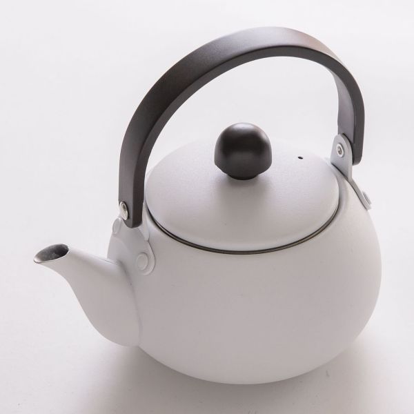 藤田金属 日本製 TEA POT dim つる付き 0.6L マットホワイト [キャンセル・変更・返品不可]