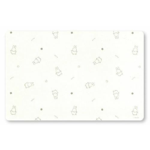 　ギフトサービスについて【メール便(定形外郵便)の配送について】※こちらの商品は、[メール便(定形外郵便)]での発送となります。※他商品との同梱された場合は、[宅配便]での発送となり通常の送料が掛かります。※[他商品との同梱][代金引換][配達日時指定]でのご注文をお受けできません。※原則ポスト投函となります。通常の[宅配便]と違い配達までのお時間が掛かる場合があります。【金正陶器】■サイズ・容量: 435×280mm■生産地:中国■素材・成分:ポリプロピレン(耐熱60度)★人気キャラクターミッフィーよりランチョンマットが登場。★これで楽しくご飯を食べられるの間違え無し。★普段使いしやすく子育て中のママにもピッタリな実用的なアイテムになっております。商品特徴一覧ミッフィー、予約販売、金正陶器、月、ランチョン、スター、【金正陶器】、生活雑貨 → 食器・キッチン → キッチン雑貨 → ランチョンマット、4964412445346、通信販売、通販、販売、買う、購入、お店、売っている、ショッピング▼関連商品はこちら。ミッフィー ランチョンマット (チェック)ミッフィー ランチョンマット (ミッフィー＆ボリス)ミッフィー ランチョンマット (アニマル)ミッフィー ランチョンマット (アップ)445531ミッフィー ランチョンマット(ピクニック)【ミッフィー ランチョンマット (スター)】広告文責(有)イースクエアTEL:0120-532-772【金正陶器】■サイズ・容量: 435×280mm■生産地:中国■素材・成分:ポリプロピレン(耐熱60度)★人気キャラクターミッフィーよりランチョンマットが登場。★これで楽しくご飯を食べられるの間違え無し。★普段使いしやすく子育て中のママにもピッタリな実用的なアイテムになっております。※お客さま都合による、ご注文後の[キャンセル][変更][返品][交換]はお受けできませんのでご注意下さいませ。※当店では、すべての商品で在庫を持っておりません。記載の納期を必ずご確認ください。※ご注文いただいた場合でもメーカーの[在庫切れ][欠品][廃盤]などの理由で、[記載の納期より発送が遅れる][発送できない]場合がございます。その際は、当店よりご連絡させていただきます。あらかじめご了承ください。※リニューアル等により パッケージ、仕様、セット内容 が変更になる場合がございます。予めご了承下さい。【メール便(定形外郵便)の配送について】※こちらの商品は、[メール便(定形外郵便)]での発送となります。※他商品との同梱された場合は、[宅配便]での発送となり通常の送料が掛かります。※[他商品との同梱][代金引換][配達日時指定]でのご注文をお受けできません。※原則ポスト投函となります。通常の[宅配便]と違い配達までのお時間が掛かる場合があります。こちらの商品は【お取り寄せ(14営業日以内に発送予定)】となります。あらかじめご了承くださいませ。