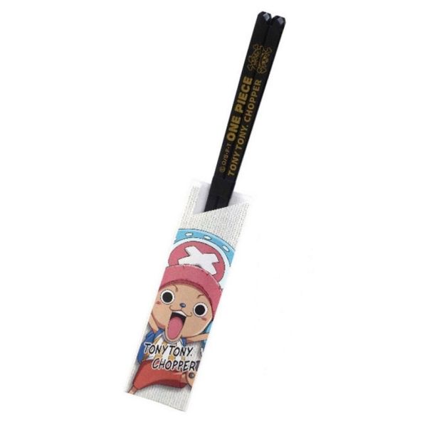 　ギフトサービスについて【メール便(ネコポス)の配送について】※こちらの商品は、[メール便(ネコポス)]での発送となります。※他商品との同梱された場合は、[宅配便]での発送となり通常の送料が掛かります。※[他商品との同梱][代金引換][配達日時指定]でのご注文をお受けできません。※原則ポスト投函となります。通常の[宅配便]と違い配達までのお時間が掛かる場合があります。【金正陶器】■サイズ・容量: 230mm■生産地:日本■素材・成分:メタクリル樹脂(耐熱100℃)・透明のクリア箸に雲母金の海賊旗がプリントされているお箸。・ルフィをはじめ人気キャラクターを揃えております商品特徴一覧予約販売、月、チョッパー、予定、クリア箸、中旬、【金正陶器】、生活雑貨 → 食器・キッチン → 食器 → 箸 → 箸、4964412491558、通信販売、通販、販売、買う、購入、お店、売っている、ショッピング▼関連商品はこちら。[金正陶器] ワンピース クリア箸 [ジンベエ][金正陶器] ワンピース クリア箸 [ブルック][金正陶器] ワンピース クリア箸 [フランキー][金正陶器] ワンピース クリア箸 [ロビン][金正陶器] ワンピース クリア箸 [ナミ][金正陶器] ワンピース クリア箸 [ウソップ][金正陶器] ワンピース クリア箸 [サンジ][金正陶器] ワンピース クリア箸 [ゾロ][金正陶器] ワンピース クリア箸 [ルフィ]【[金正陶器] ワンピース クリア箸 [チョッパー]】広告文責(有)イースクエアTEL:0120-532-772【金正陶器】■サイズ・容量: 230mm■生産地:日本■素材・成分:メタクリル樹脂(耐熱100℃)・透明のクリア箸に雲母金の海賊旗がプリントされているお箸。・ルフィをはじめ人気キャラクターを揃えております※お客さま都合による、ご注文後の[キャンセル][変更][返品][交換]はお受けできませんのでご注意下さいませ。※当店では、すべての商品で在庫を持っておりません。記載の納期を必ずご確認ください。※ご注文いただいた場合でもメーカーの[在庫切れ][欠品][廃盤]などの理由で、[記載の納期より発送が遅れる][発送できない]場合がございます。その際は、当店よりご連絡させていただきます。あらかじめご了承ください。※リニューアル等により パッケージ、仕様、セット内容 が変更になる場合がございます。予めご了承下さい。【メール便(ネコポス)の配送について】※こちらの商品は、[メール便(ネコポス)]での発送となります。※他商品との同梱された場合は、[宅配便]での発送となり通常の送料が掛かります。※[他商品との同梱][代金引換][配達日時指定]でのご注文をお受けできません。※原則ポスト投函となります。通常の[宅配便]と違い配達までのお時間が掛かる場合があります。こちらの商品は【お取り寄せ(14営業日以内に発送予定)】となります。あらかじめご了承くださいませ。