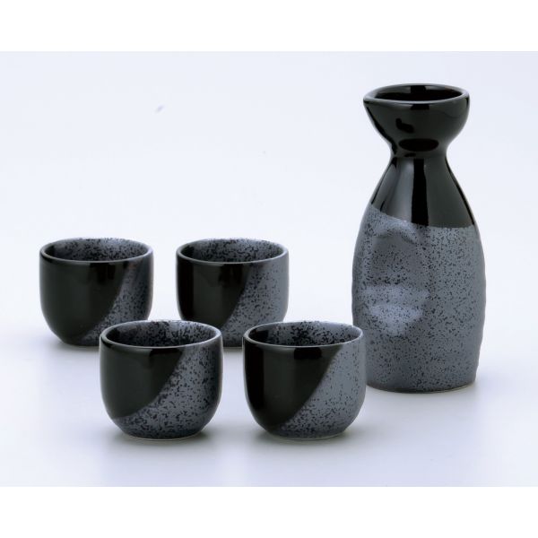 　ギフトサービスについて【ヤマタ精峰】■サイズ・容量: Bottle 6×12.6cm Cup 5×4cm・Box 15.5×21.5×6.5cm電子レンジOK食洗器OKオーブン×■生産地:日本■素材・成分:磁器★徳利1個と盃4個のギフトセット。商品特徴一覧器、揃、小、天目、半、掛け、【ヤマタ精峰】、生活雑貨 → 食器・キッチン → 食器 → お酒グッズ → その他、4510799137000、通信販売、通販、販売、買う、購入、お店、売っている、ショッピング▼関連商品はこちら。白梨梅 小 酒器揃益子梅 小 酒器揃【天目半掛け 小 酒器揃】広告文責(有)イースクエアTEL:0120-532-772【ヤマタ精峰】■サイズ・容量: Bottle 6×12.6cm Cup 5×4cm・Box 15.5×21.5×6.5cm電子レンジOK食洗器OKオーブン×■生産地:日本■素材・成分:磁器★徳利1個と盃4個のギフトセット。※お客さま都合による、ご注文後の[キャンセル][変更][返品][交換]はお受けできませんのでご注意下さいませ。※当店では、すべての商品で在庫を持っておりません。記載の納期を必ずご確認ください。※ご注文いただいた場合でもメーカーの[在庫切れ][欠品][廃盤]などの理由で、[記載の納期より発送が遅れる][発送できない]場合がございます。その際は、当店よりご連絡させていただきます。あらかじめご了承ください。※リニューアル等により パッケージ、仕様、セット内容 が変更になる場合がございます。予めご了承下さい。こちらの商品は【お取り寄せ(14営業日以内に発送予定)】となります。あらかじめご了承くださいませ。