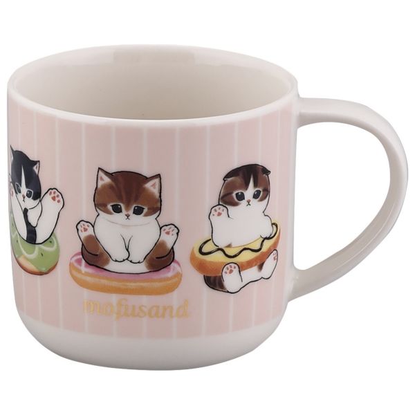 　ギフトサービスについて【山加商店】■サイズ・容量: マグカップ:径8.5cm×高さ8cm(350ml)箱寸:10.5X9X11cm■生産地:日本■素材・成分:磁器★かわいいねこ柄のまぐカップ★人気シリーズモフサンドをモチーフにしたマグです★ネコ好きにピッタリな商品です商品特徴一覧マグ、モフサンド、山加商店、ドーナッツ、【山加商店】、生活雑貨 → 食器・キッチン → 食器 → マグカップ、4979855153024、通信販売、通販、販売、買う、購入、お店、売っている、ショッピング▼関連商品はこちら。モフサンド マグ マカロン MFS11-11【モフサンド マグ ドーナッツ MFS12-11】広告文責(有)イースクエアTEL:0120-532-772【山加商店】■サイズ・容量: マグカップ:径8.5cm×高さ8cm(350ml)箱寸:10.5X9X11cm■生産地:日本■素材・成分:磁器★かわいいねこ柄のまぐカップ★人気シリーズモフサンドをモチーフにしたマグです★ネコ好きにピッタリな商品です※お客さま都合による、ご注文後の[キャンセル][変更][返品][交換]はお受けできませんのでご注意下さいませ。※当店では、すべての商品で在庫を持っておりません。記載の納期を必ずご確認ください。※ご注文いただいた場合でもメーカーの[在庫切れ][欠品][廃盤]などの理由で、[記載の納期より発送が遅れる][発送できない]場合がございます。その際は、当店よりご連絡させていただきます。あらかじめご了承ください。※リニューアル等により パッケージ、仕様、セット内容 が変更になる場合がございます。予めご了承下さい。こちらの商品は【お取り寄せ(14営業日以内に発送予定)】となります。あらかじめご了承くださいませ。