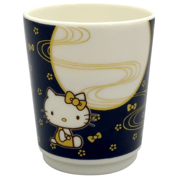 　ギフトサービスについて【山加商店】■サイズ・容量: 直径7.5×高さ9cm(240ml)箱寸:8X8X9.5cm■生産地:日本■素材・成分:磁器★とてもかわいいデザインになっており見るだけで癒されます商品特徴一覧湯呑、山加商店、月、キティー、【山加商店】、生活雑貨 → 食器・キッチン → 食器 → 湯のみ、4979855226322、通信販売、通販、販売、買う、購入、お店、売っている、ショッピング▼関連商品はこちら。ハロキティー 湯呑 桜 HK182-327ハロキティー 湯呑 梅 HK181-327【ハロキティー 湯呑 月 HK183-327】広告文責(有)イースクエアTEL:0120-532-772【山加商店】■サイズ・容量: 直径7.5×高さ9cm(240ml)箱寸:8X8X9.5cm■生産地:日本■素材・成分:磁器★とてもかわいいデザインになっており見るだけで癒されます※お客さま都合による、ご注文後の[キャンセル][変更][返品][交換]はお受けできませんのでご注意下さいませ。※当店では、すべての商品で在庫を持っておりません。記載の納期を必ずご確認ください。※ご注文いただいた場合でもメーカーの[在庫切れ][欠品][廃盤]などの理由で、[記載の納期より発送が遅れる][発送できない]場合がございます。その際は、当店よりご連絡させていただきます。あらかじめご了承ください。※リニューアル等により パッケージ、仕様、セット内容 が変更になる場合がございます。予めご了承下さい。こちらの商品は【お取り寄せ(14営業日以内に発送予定)】となります。あらかじめご了承くださいませ。