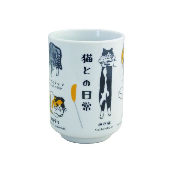 　ギフトサービスについて【マルサン近藤】■サイズ・容量: 7.5x10.5■生産地:日本■素材・成分:磁器★かわいいねこ柄の寿司湯呑が登場★とてもかわいいデザインになっておりますので毎日のティータイムが楽しくなります。商品特徴一覧猫、マルサン近藤、寿司湯呑、生活、日常、【マルサン近藤】、生活雑貨 → 食器・キッチン → 食器 → 湯のみ、4546410221605、通信販売、通販、販売、買う、購入、お店、売っている、ショッピング▼関連商品はこちら。寿司湯呑 猫との生活【寿司湯呑 猫との日常】広告文責(有)イースクエアTEL:0120-532-772【マルサン近藤】■サイズ・容量: 7.5x10.5■生産地:日本■素材・成分:磁器★かわいいねこ柄の寿司湯呑が登場★とてもかわいいデザインになっておりますので毎日のティータイムが楽しくなります。※お客さま都合による、ご注文後の[キャンセル][変更][返品][交換]はお受けできませんのでご注意下さいませ。※当店では、すべての商品で在庫を持っておりません。記載の納期を必ずご確認ください。※ご注文いただいた場合でもメーカーの[在庫切れ][欠品][廃盤]などの理由で、[記載の納期より発送が遅れる][発送できない]場合がございます。その際は、当店よりご連絡させていただきます。あらかじめご了承ください。※リニューアル等により パッケージ、仕様、セット内容 が変更になる場合がございます。予めご了承下さい。こちらの商品は【お取り寄せ(14営業日以内に発送予定)】となります。あらかじめご了承くださいませ。