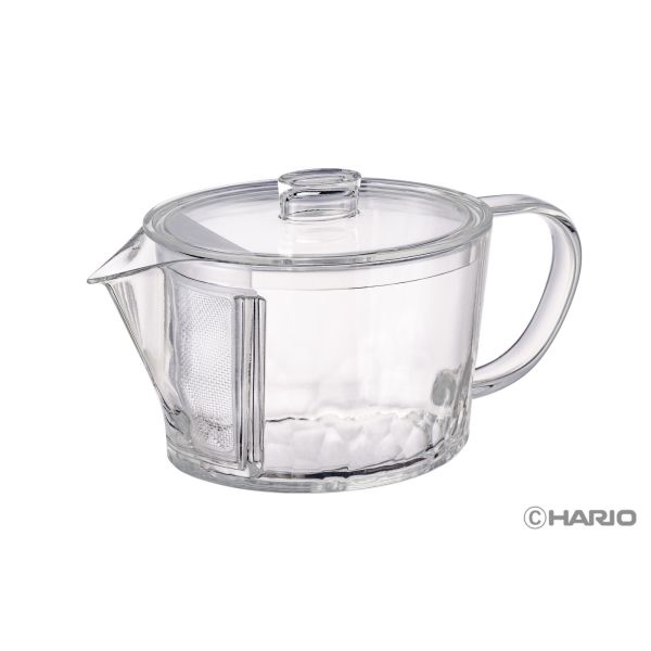 　ギフトサービスについて【ハリオ】■サイズ・容量: 幅184×奥行102×高96mm実用容量 450mL■生産地:日本■素材・成分:本体・フタ/PCT樹脂メッシュ/ポリプロピレン★フィルターイン急須ガラスのような透明感、軽くて割れにくい。★トライタン製急須ガラスのような透明感、高い耐熱性・高い透明性・耐衝撃性。★本体にそのまま茶葉を入れて抽出するので、茶葉が大きく開き、旨み成分を存分に引き出します。★におい移りしにくい素材と、フィルターは取り外し可能なので洗いやすいくて便利商品特徴一覧フィルターイン、【ハリオ】、【ハリオ】、生活雑貨 → 食器・キッチン → 食器 → 急須・ティーポット → 急須、4977642038639、通信販売、通販、販売、買う、購入、お店、売っている、ショッピング▼関連商品はこちら。フィルターイン急須 麻の葉 FIK-45-AS【フィルターイン急須 晶 FIK-45-T】広告文責(有)イースクエアTEL:0120-532-772【ハリオ】■サイズ・容量: 幅184×奥行102×高96mm実用容量 450mL■生産地:日本■素材・成分:本体・フタ/PCT樹脂メッシュ/ポリプロピレン★フィルターイン急須ガラスのような透明感、軽くて割れにくい。★トライタン製急須ガラスのような透明感、高い耐熱性・高い透明性・耐衝撃性。★本体にそのまま茶葉を入れて抽出するので、茶葉が大きく開き、旨み成分を存分に引き出します。★におい移りしにくい素材と、フィルターは取り外し可能なので洗いやすいくて便利※お客さま都合による、ご注文後の[キャンセル][変更][返品][交換]はお受けできませんのでご注意下さいませ。※当店では、すべての商品で在庫を持っておりません。記載の納期を必ずご確認ください。※ご注文いただいた場合でもメーカーの[在庫切れ][欠品][廃盤]などの理由で、[記載の納期より発送が遅れる][発送できない]場合がございます。その際は、当店よりご連絡させていただきます。あらかじめご了承ください。※リニューアル等により パッケージ、仕様、セット内容 が変更になる場合がございます。予めご了承下さい。こちらの商品は【お取り寄せ(14営業日以内に発送予定)】となります。あらかじめご了承くださいませ。