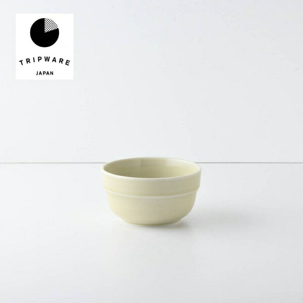 　ギフトサービスについて「TRIP WARE」 陶磁器を作るのに欠かせない陶土、陶石は、地球が永い時間をかけて作り出した限りある資源です。貴重な資源を大切に使い続けるために、美濃の有志企業が集い、陶磁器のリサイクルシステムを作り出しました。焼き物を細かく粉砕し、新しい陶土に混ぜることで、一度焼成された器がふたたび原料となり、また器へよみがえります。この材料を使い作られているのが TRIP WARE シリーズです。 一度窯元を旅立ち、食卓で使われてまた時を経て戻ってくる。そんなイメージから「トリップウエア─旅するうつわ ─」と名付けました。「家族の食事の時間がずれてしまう」「多めに作ってまた明日のおかずに」など保存容器が欲しいシーンはいろいろあります。そんな時に味気なくならず、食器としても保存容器としても使えるうつわとしてデザインしました。フタもお皿として使え、盛り付けたその上にボウルを伏せれば盛り付けそのままで保存しておけます。ボウル、フタ、ボウル、フタと2段重ねにしても安定。フタを使うことで食品ラップの使用を抑え、保存容器への移し替えによる洗いモノも減らせます。使いやすく親しみやすいデザインで、人にも地球にも優しいエシカルなアイテム。この製品の製造は岐阜県瑞浪市の市原製陶(株)、市原製陶の依頼でヨシタ手工業デザイン室が製品の企画とデザインを担当しました。【ボウル】同じサイズでも違うサイズでもきれいにスタックできます。食器としも保存容器としても使いやすいデザインです。フタをした状態で2段重ねにしても安定します。-【受賞】2020年グッドデザイン賞受賞、・美濃焼新作展示会2020年グランプリ賞受賞【雑誌掲載】Hanako 2020年12月号、はれ予報 2021年10月号、くらしのレター 2021年冬号vol148ザ・プロフェッショナルウエディング2022年冬号、veggy vol.82、FRaU 2023年1月号【メディア取材】ラジオ番組/JAM THE PLANET 2021年5月、インスタグラム/フロッシュ 2022年4月、ネットメディア/EARTH MALL vol.93 2023年4月■商品名: TRIP WARE ボウル90 アイボリー■型番: 78191416■サイズ: 幅/約9.2 x 9.2cm 高さ/約4.9cm■容量: 約200cc(満水時)■重量: 約135g■素材: 陶器(再生陶土20%使用/Re20)・日本製/美濃焼■質感: つるつる■電子レンジ: OK■家庭用食洗機: OK■おすすめ用途: 小鉢、サラダボウル、デザートボウル、、アップサイクルグッズ■パッケージ: 個別箱なし■JAN: 4580268683369■シリーズ: TRIP WARE■2点重ね時高さ: 約6.8cm■備考: 製品の特性により色むらや小さな黒点があります。当理由による交換は対応をしておりませんので予めご了承下さい。商品特徴一覧カフェ向け食器、業務用食器、TRIP WARE、サイズ分類、ボウル小、洋食器 → ボウル、78191416、4580268683369、通信販売、通販、販売、買う、購入、お店、売っている、ショッピング【TRIP WARE ボウル90 アイボリー】広告文責(有)イースクエアTEL:0120-532-772「TRIP WARE」 陶磁器を作るのに欠かせない陶土、陶石は、地球が永い時間をかけて作り出した限りある資源です。貴重な資源を大切に使い続けるために、美濃の有志企業が集い、陶磁器のリサイクルシステムを作り出しました。焼き物を細かく粉砕し、新しい陶土に混ぜることで、一度焼成された器がふたたび原料となり、また器へよみがえります。この材料を使い作られているのが TRIP WARE シリーズです。 一度窯元を旅立ち、食卓で使われてまた時を経て戻ってくる。そんなイメージから「トリップウエア─旅するうつわ ─」と名付けました。「家族の食事の時間がずれてしまう」「多めに作ってまた明日のおかずに」など保存容器が欲しいシーンはいろいろあります。そんな時に味気なくならず、食器としても保存容器としても使えるうつわとしてデザインしました。フタもお皿として使え、盛り付けたその上にボウルを伏せれば盛り付けそのままで保存しておけます。ボウル、フタ、ボウル、フタと2段重ねにしても安定。フタを使うことで食品ラップの使用を抑え、保存容器への移し替えによる洗いモノも減らせます。使いやすく親しみやすいデザインで、人にも地球にも優しいエシカルなアイテム。この製品の製造は岐阜県瑞浪市の市原製陶(株)、市原製陶の依頼でヨシタ手工業デザイン室が製品の企画とデザインを担当しました。【ボウル】同じサイズでも違うサイズでもきれいにスタックできます。食器としも保存容器としても使いやすいデザインです。フタをした状態で2段重ねにしても安定します。-【受賞】2020年グッドデザイン賞受賞、・美濃焼新作展示会2020年グランプリ賞受賞【雑誌掲載】Hanako 2020年12月号、はれ予報 2021年10月号、くらしのレター 2021年冬号vol148ザ・プロフェッショナルウエディング2022年冬号、veggy vol.82、FRaU 2023年1月号【メディア取材】ラジオ番組/JAM THE PLANET 2021年5月、インスタグラム/フロッシュ 2022年4月、ネットメディア/EARTH MALL vol.93 2023年4月■商品名: TRIP WARE ボウル90 アイボリー■型番: 78191416■サイズ: 幅/約9.2 x 9.2cm 高さ/約4.9cm■容量: 約200cc(満水時)■重量: 約135g■素材: 陶器(再生陶土20%使用/Re20)・日本製/美濃焼■質感: つるつる■電子レンジ: OK■家庭用食洗機: OK■おすすめ用途: 小鉢、サラダボウル、デザートボウル、、アップサイクルグッズ■パッケージ: 個別箱なし■JAN: 4580268683369■シリーズ: TRIP WARE■2点重ね時高さ: 約6.8cm■備考: 製品の特性により色むらや小さな黒点があります。当理由による交換は対応をしておりませんので予めご了承下さい。※お客さま都合による、ご注文後の[キャンセル][変更][返品][交換]はお受けできませんのでご注意下さいませ。※当店では、すべての商品で在庫を持っておりません。記載の納期を必ずご確認ください。※ご注文いただいた場合でもメーカーの[在庫切れ][欠品][廃盤]などの理由で、[記載の納期より発送が遅れる][発送できない]場合がございます。その際は、当店よりご連絡させていただきます。あらかじめご了承ください。※画像に写っている撮影用小物は付属しません。こちらの商品は【お取り寄せ(14営業日以内に発送予定)】となります。あらかじめご了承くださいませ。
