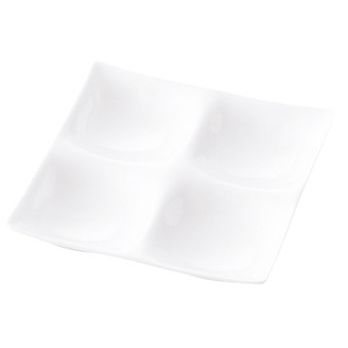 　ギフトサービスについて一つから九つまでの多用途な仕切り皿。やわらかな凹凸で仕切られた器は和洋中とどのような料理もその窪みの中に包み込むおおらかさを持っています。2004年度グッドデザイン賞受賞。■商品名: 深山 kowake-コワケ- 4つ仕切り皿■型番: 3514032■サイズ: 幅/約17.1 x 17.1cm 高さ/約2.9cm■重量: 約340g■素材: 白磁器・日本製/美濃焼■質感: つるつる■電子レンジ: OK■家庭用食洗機: OK■おすすめ用途: 盛皿、薬味皿■パッケージ: 個別箱なし■JAN: 4580268632336■シリーズ: kowake-コワケ-■メーカー品番: 05-014-101商品特徴一覧カフェ向け食器、業務用食器、kowake-コワケ-、サイズ分類、皿中、05-014-101、洋食器 → スクエアプレート、3514032、4580268632336、通信販売、通販、販売、買う、購入、お店、売っている、ショッピング▼関連商品はこちら。深山 kowake-コワケ- 9つ仕切り皿深山 kowake-コワケ- 6つ仕切り皿深山 kowake-コワケ- 3つ仕切り皿深山 kowake-コワケ- 2つ仕切り皿深山 kowake-コワケ- 手つき小皿深山 kowake-コワケ- 丸汁差し(ソースポット)深山 kowake-コワケ- ミニ 4つ仕切り皿 白磁深山 kowake-コワケ- ミニ 3つ仕切り皿 白磁深山 kowake-コワケ- ミニ 2つ仕切り皿 白磁【深山 kowake-コワケ- 4つ仕切り皿】広告文責(有)イースクエアTEL:0120-532-772一つから九つまでの多用途な仕切り皿。やわらかな凹凸で仕切られた器は和洋中とどのような料理もその窪みの中に包み込むおおらかさを持っています。2004年度グッドデザイン賞受賞。■商品名: 深山 kowake-コワケ- 4つ仕切り皿■型番: 3514032■サイズ: 幅/約17.1 x 17.1cm 高さ/約2.9cm■重量: 約340g■素材: 白磁器・日本製/美濃焼■質感: つるつる■電子レンジ: OK■家庭用食洗機: OK■おすすめ用途: 盛皿、薬味皿■パッケージ: 個別箱なし■JAN: 4580268632336■シリーズ: kowake-コワケ-■メーカー品番: 05-014-101※お客さま都合による、ご注文後の[キャンセル][変更][返品][交換]はお受けできませんのでご注意下さいませ。※当店では、すべての商品で在庫を持っておりません。記載の納期を必ずご確認ください。※ご注文いただいた場合でもメーカーの[在庫切れ][欠品][廃盤]などの理由で、[記載の納期より発送が遅れる][発送できない]場合がございます。その際は、当店よりご連絡させていただきます。あらかじめご了承ください。※画像に写っている撮影用小物は付属しません。こちらの商品は【お取り寄せ(14営業日以内に発送予定)】となります。あらかじめご了承くださいませ。