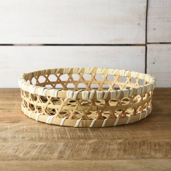 　ギフトサービスについてついつい集めたくなる、可愛い豆皿をたくさん詰め込んで、とっておきのおもてなしに♪敢えて形も色もバラバラの豆皿をいくつも乗せてアレンジを楽しんでもいいですね。いつものお料理もグッと華やかに引き立ててくれます。※天然素材のため仕上がりに個体差があります。■型番: 47190159■商品名: 33cm 大きな竹かご■サイズ: 幅/約33 x 33cm 高さ/約8cm■素材: 竹・中国製■おすすめ用途: 竹かご、■パッケージ: 個別箱なし■JANコード: 4580268669189商品特徴一覧カフェ向け食器、業務用食器、和食器 → その他、47190159、4580268669189、通信販売、通販、販売、買う、購入、お店、売っている、ショッピング【33cm 大きな竹かご】広告文責(有)イースクエアTEL:0120-532-772ついつい集めたくなる、可愛い豆皿をたくさん詰め込んで、とっておきのおもてなしに♪敢えて形も色もバラバラの豆皿をいくつも乗せてアレンジを楽しんでもいいですね。いつものお料理もグッと華やかに引き立ててくれます。※天然素材のため仕上がりに個体差があります。■型番: 47190159■商品名: 33cm 大きな竹かご■サイズ: 幅/約33 x 33cm 高さ/約8cm■素材: 竹・中国製■おすすめ用途: 竹かご、■パッケージ: 個別箱なし■JANコード: 4580268669189※お客さま都合による、ご注文後の[キャンセル][変更][返品][交換]はお受けできませんのでご注意下さいませ。※当店では、すべての商品で在庫を持っておりません。記載の納期を必ずご確認ください。※ご注文いただいた場合でもメーカーの[在庫切れ][欠品][廃盤]などの理由で、[記載の納期より発送が遅れる][発送できない]場合がございます。その際は、当店よりご連絡させていただきます。あらかじめご了承ください。※画像に写っている撮影用小物は付属しません。こちらの商品は【お取り寄せ(14営業日以内に発送予定)】となります。あらかじめご了承くださいませ。