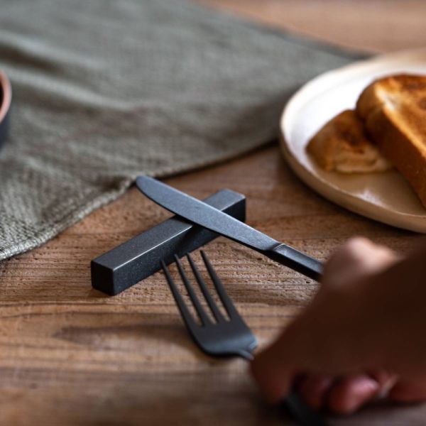 ラヴァストーン カトラリーレスト L(ダメージ加工)