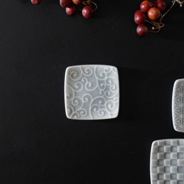 小田陶器 吉祥-kissho- 箸置き 唐草 薄灰