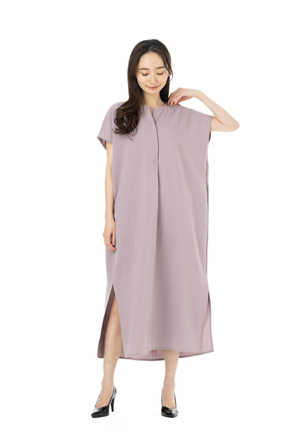 【OMNES】オムネス ワンピース 服 レディース （オムネス ワンピース 服 レディース ） サイズF 半袖 無地 気流染め加工 スキッパーワンピース　ラベンダー