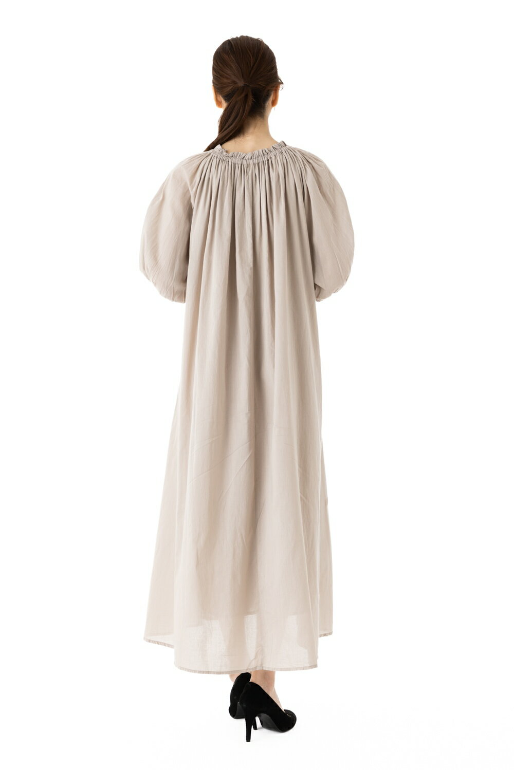 【Bou Jeloud】 ブージュルード ワンピース サイズF 5分袖 無地 ミモレ丈 綿ボイルギャザーネックワンピース グレージュ