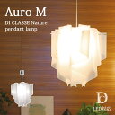 商品 Auro M　アウロ　M ペンダントライト　ホワイト　アイス サイズ シェード：直径37×高さ41cm　全高：162cm ベース：直径22cm 重量 ホワイト：約1.3kg アイス：約1.1kg 素材 ポリプロピレン、ポリカーボネイト、スチール スイッチ/コード コード： 引掛けシーリング　コード吊り　ホワイトコード 付属電球 ホワイト： E-26 100W 白熱 普通球（ホワイト） アイス　： E-26 100W 白熱 普通球（クリアー） ※LED電球使用可。ただし外観(影や光の出方等)が白熱球使用の時と異なる場合があります。 生産 日本 備考 オーロラの、神秘的で美しい光のグラデーションをイメージした-アウロ-。 透明感のあるシェードのドレープを透して、 やわらかな明かりが幻想的に照らされます。 リビングルームのセカンドライトやベッドルームなど、 くつろぎの空間の灯りにぴったりです。 ※ラッピング・熨斗には対応しておりません ■ アフターサポート 商品の故障、修理に関しましては、メーカーにお問い合わせくださいませ。 問い合わせ先 株式会社ディクラッセ 電話番号：03-3876-6610 営業時間：平日11:00〜19:00 (※12〜13時を除く。土日・祝日は休業) ■お買い求めにあたってのご注意■ お客様からのご注文後、メーカーに在庫の有無を確認・発注させて頂きます。 ご注文が集中した場合など、注文できる状態であってもすでに売り切れである場合がございます。 承ったご注文は可能な限りお届けするよう努めておりますが、やむを得ず入荷をお待ち頂く場合や、 お届けできない場合がございます。予めご了承下さい。 お届けが遅れる場合や、お届けが出来ない場合はメールにて連絡させて頂いております。 当店からのご注文確認メールを必ずご確認くださいませ。 不良品・初期不良以外でのご返品・ご交換はお断りさせて頂いております。 ご注文前にサイズ・色・等をよくご確認の上ご注文くださいませ。 ご使用のモニターの加減により、実際のお色とは異なる場合がございますのでご了承ください。 ほぼ全ての商品がメーカー直送です。出荷元指定の運送会社が利用されます。 運送会社の指定はできませんのでご了承ください。 到着日は天候や事故、運送会社の荷物混雑状況により前後する場合がございます。なにとぞご了承くださいませ