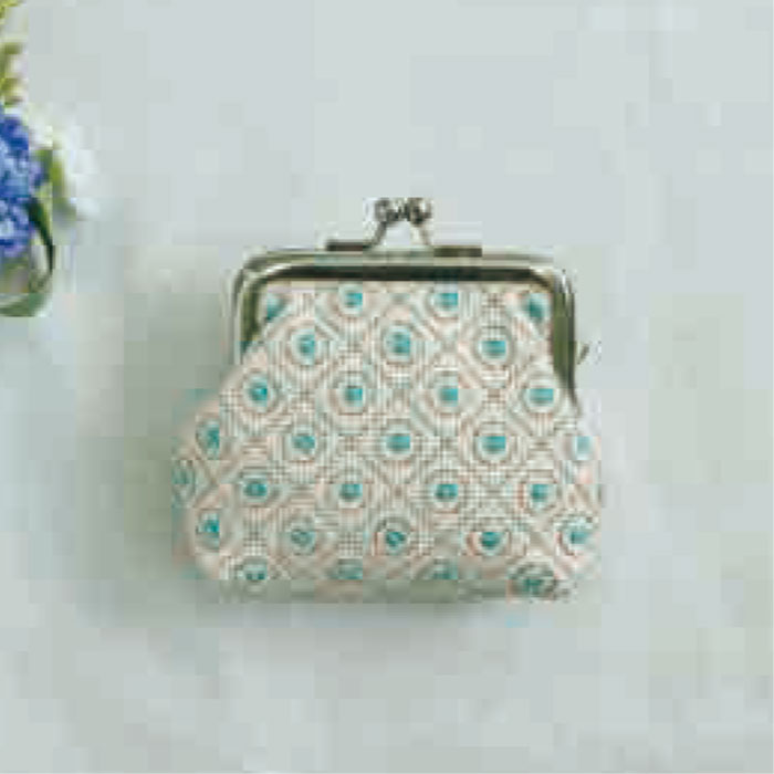 ●NO.106 戸塚刺しゅう　地刺しキットシリーズ　水玉のがま口　(メール便可)