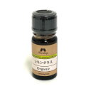 レモングラス オーガニック オイル 5ml 学名 Cymbopogon flexuosum 英名 Lemongrass 科名 イネ科 原産国 スリランカ 抽出部位 葉 抽出方法 水蒸気蒸留法 揮発度 トップ〜ミドルノート 香りの種類 ハーバル(ハーブ系の香り)、クリア(清涼感が強く目立つ香り) 香りの特徴 レモンのような、フレッシュな香りです こんな時に シャキッとした気分になりたい時に、心や体が疲れている時に 相性の良い香り ゼラニウム、ティートリー、ラベンダーT、ラベンダーB、ローズマリー 商品サイズ等 サイズ:直径21mm×高さ58mm 容量:5ml (硝子遮光瓶に入っています) 注意事項 皮膚に刺激があるので、使用量に注意してください 敏感肌・アレルギー肌には使用しないでください ※そのほか下記の「使用上の注意」を確認してください 備考 エッセンシャルオイルは天産物です。原料産地や輸入元の環境などによって、色や香りがロットごとに違う場合があります。 成分表をご希望の場合は事前にご連絡いただければ商品と共にお届けいたします。 気候やその他の条件により、価格・原産国、またボトル、キャップが予告なく変更になることがございます。 使用上の注意 ・原液を直接肌につけないでください。 ・原液が肌についてしまった場合は、すぐに大量の水で洗い流してください。 ・絶対に飲用はしないでください。 ・火気には十分ご注意ください。 ・使用方法に応じた適量の範囲内でご使用ください。 ・お肌の弱い方などは十分ご注意のうえご使用ください。 ・封後はキャップをしっかり閉め、直射日光を避けて、冷暗所に保管し、お早めに使い切ってください。 ・お子様やペットの手の届かない場所で保管して下さい。 ・身の回り品や衣服、家具など周囲のものに付着すると、シミや変色、変質の原因になる可能性がありますので、ご注意ください。 ・木製品の塗装やプラスティック、ゴム製品などの表面を溶かす場合がございますので、ご注意ください。 ・常に安全な使い方を心がけてください。−　レモングラス　どのようなハーブなのでしょう　− フレッシュで鋭く、レモンのようにみずみずしいレモングラスの香りは瞬時に活力を与えてくれます。ブータンでは龍神がくわえている植物だといわれ、古くから風邪などの感染症に用いられてきました。 レモンに似た香りのハーブは世界三大スープのひとつ、トムヤムクンをはじめカレーなどに使われていることでも知られるように、東南アジアの料理には欠かせないものになっています。 虫よけ効果もあるので、部屋に香らせるのもいいですね。 エッセンシャルオイル以外のレモングラス商品のご紹介です。 レモングラスはアジアの代表的ハーブです。世界三大スープのひとつ、タイのトムヤンクンもこのレモングラスがなければあの風味は出ません。このお茶はその名の通り爽やかなレモンの香りと、わずかながら酸味のあるレモンの味がします。 　　　　　　レモングラスのドライハーブの一覧はこちらです 南インドからセイロンに分布し、東南アジアを中心に、熱帯や亜熱帯地域で広く栽培されています。 ススキに似た線形の葉が根元から群がるようにつき、高さ100〜180cmになります。 葉も茎も強いレモンの香りがします。 　　　　　　　レモングラスの苗はこちらです 　　　　　　　レモングラスの種はこちらです