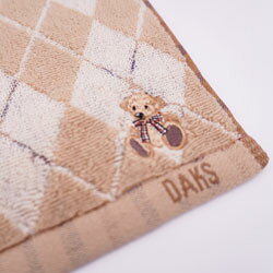 ダックス DAKS タオルハンカチ レディース クマ刺繍柄　25×25cm