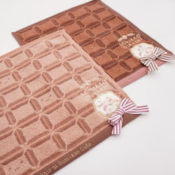 すみっコぐらし タオルハンカチ チョコレート柄 アップリケ＆リボン付き 25×25cm 学生 女性 子供 プチギフト かわいい 小物雑貨