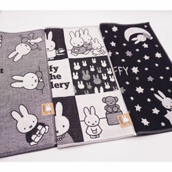 ミッフィー ハンカチ 3重ガーゼ レディース 34×34cm 綿100％　中国製 画像2（個別画像1）うさこちゃんびじゅつかんへいく　ホワイト＆ブラック 画像3（個別画像2）うさこちゃんのゆめ　ブラック 画像4（個別画像3）おじいちゃんへの...