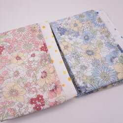 Rakuten - ウォーキングガーゼタオル　UVケア　マルチ花柄＆裏プチドット　21×120cm ジム ウォーキング 庭作業 お風呂上り ヘアドライ プチギフト マフラー