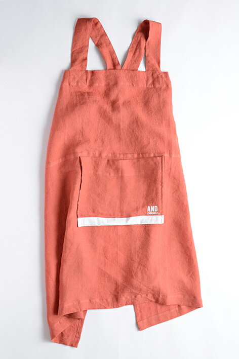 樂天商城 - AND PACKABLE リネンエプロン コーラル 綿100％ コットン シンプル おしゃれ かわいい 台所 一人暮らし ひとり 一人 二人暮らし【北海道・沖縄・離島配送不可】