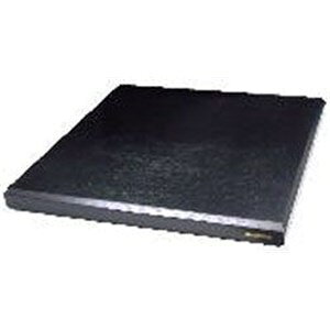 メーカー：クリプトン商品名：オーディオボード（ブラック・1枚） 型番：AB2200BJANコード：4571144202071○重量級オーディオボードに自然材を採用の本格仕様本格仕様ながら、使いやすいサイズと、お求めやすい価格を実現○上級機の思想を踏襲した美しい自然材の鉄球入り重量級仕様機器の基本性能（解像度、S/N比、透明度、安定度、定位等）を保持オーディオボードをお手持ちのオーディオシステムに加える事により、今まで以上の音質・性能をフルに引き出す事ができます○比重の重いMDF材の表面に美しい自然材を使用硬質なウレタン塗装仕上げオーディオボードの中には封入材として鉄球が入っていて機器への防振、電磁ノイズの防止効果が向上します○マホガニー、チーク、ブラックの3色からお持ちのオーディオシステムに合わせて選択できます・寸法：(W)450x(H)44x(D)400mm・重量：8.0Kg・対荷重：150Kg