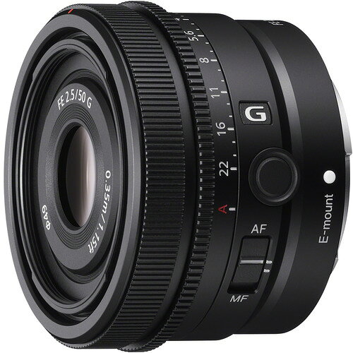 ソニー SEL50F25G デジタル一眼カメラα[Eマウント]用レンズ FE 50mm F2.5 G ブラック発売日：2021年4月23日●圧倒的な小型・軽量設計の鏡筒で、Gレンズならではの高画質と美しいぼけ味を実現。高品位な質感と直感的な操作性を兼備した、ポートレートやスナップ撮影などで活躍する標準単焦点レンズGレンズならではの高画質を小型・軽量設計で実現した標準単焦点レンズ。焦点距離50mmの画角は、静止画・動画のどちらにおいてもポートレートやスナップ撮影などに適しています。外装とフードにアルミニウムを使用することで高品位な質感を実現しています。フォーカスホールドボタンやクリック切り換えもできる絞りリングなどを搭載し、直感的な操作性も兼備しています。●「撮影する楽しさ」「所有による満足感」「レンズを交換する喜び」をすべてのαユーザーに届ける単焦点GレンズGレンズならではの高画質を小型・軽量設計で実現した単焦点レンズ3本（FE 24mm F2.8 G、FE 40mm F2.5 G、FE 50mm F2.5 G）を発売。1本1本が非常にコンパクトなので3本まとめてでも持ち運びしやすく、被写体やシーンに合わせてレンズを使い分けることができます。加えて、外装とフードにアルミニウムを使用することで高品位な質感を実現。絞りリングなどの搭載で直感的な操作性も兼備。フルサイズ・APS-CのどちらのEマウントボディに装着してもシステムとしてのバランスが良く、すべてのαユーザーに「撮影する楽しさ」「所有による満足感」「レンズを交換する喜び」を届けます。●画面全域で高解像と色収差を抑えた描写を実現2枚の非球面レンズやEDガラスの採用など最新の光学設計で、画面全域で高解像と色収差を抑えた描写を実現しています。●7枚羽根の円形絞りを採用し、美しく自然なぼけ描写を実現開放F値2.5の絞りに加え、ぼけ味を左右する球面収差のコントロールや7枚羽根の円形絞りの採用で、美しく自然なぼけ描写を実現しています。●最大撮影倍率0.18倍（MF時は0.21倍）の高い近接撮影能力最短撮影距離0.35m（MF時は0.31m）、最大撮影倍率0.18倍（MF時は0.21倍）の高い近接撮影能力を備えており、テーブルフォトなどで活躍します。●静止画・動画を問わず活躍するAF性能リニアモーターを2基搭載することで、高速・高精度・高追随かつ静粛なAFを実現。最新のEマウントボディのAF機能を生かした撮影が可能です。動きの大きな被写体でも撮影者の要求に応え、細部まで描写ができます。●動画撮影にも適した設計FE 24mm F2.8 G、FE 40mm F2.5 G、FE 50mm F2.5 Gの3本とも、外形寸法が最大径68mm×長さ45mmで統一（FE 24mm F2.8 G：約162g、FE 40mm F2.5 G：約173g、FE 50mm F2.5 G：約174g）されているため、ジンバルに装着した状態でも容易にレンズの交換ができます。【仕様】焦点距離(mm)：50焦点距離イメージ(撮像素子がAPS-Cサイズのレンズ交換式デジタルカメラ装着時の35mm判換算値(mm)）：75レンズ構成 （群-枚）：9群-9枚画角 （撮像素子がAPS-Cサイズのレンズ交換式デジタルカメラ装着時の35mm判換算値(mm)）：32画角 （35mm判）：47開放絞り （F値)：2.5最小絞り （F値)：22絞り羽根 (枚）：7円形絞り：○最短撮影距離 (m)：0.35m(AF時)、0.31m(MF時) 最大撮影倍率 （倍）：0.18倍(AF時)、0.21倍(MF時) フィルター径 (mm)：49手ブレ補正：無し (ボディ側対応)外形寸法 最大径x長さ (mm)：68 x 45質量 約 (g)：174付属品：フード (型名）：ALC-SH166 、レンズフロントキャップ：ALC-F49S 、レンズリヤキャップ：ALC-R1EM