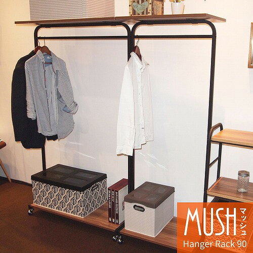 B.Bファニシング MUHR-900 MUSH ハンガーラック W900×D400×H1600mm ブラウン MUHR900●傷・汚れに強いメラミンシリーズ耐水・耐傷に強いメラミン化粧合板仕上げ●脚は重厚な極太パイプを採用少しざらっとしたマットな肌触りが特徴の、強度ある脚フレーム&nbsp;【仕様】商品サイズ：W900×D400×H1600mm素材：【天板/底板 】メラミン化粧合板 【脚/フレーム】スチールパイプ（粉体塗装）耐荷重：吊り下げ棒：約15kg/天板：約15kg/底板：約20kg=全体約50kg