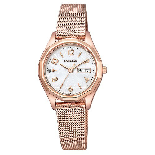 ※画像はイメージです。パッケージデザイン等は予告なしに変更されることがあります。※メーカーの欠品や製造中止により納期遅延、またはお届けできない場合がございます。お取り寄せ商品 発売日以降・入荷次第のお届けとなります！！ 他の商品との一括会計は承れません。※ご注意願いますこちらの商品は他の商品と発送方法が異なる為、他の商品との一括会計を承ることができません。誠に申し訳ございませんが他の商品の会計時に送料が発生する場合がございますので予めご了承いただきますようお願い申し上げます。シチズン KH3-568-15 wicca デイ＆デイト 10気圧防水 ソーラーモデル発売日：2024年2月22日●人気のデイ＆デイト表示付き12角形に新モデルが登場。12角形ベゼルが人気を集めるデイ＆デイト付きシリーズに、メッシュバンドモデルが登場。カジュアルなファッションにも、フェミニンなファッションにも合わせやすいデザインです。●フェミニンなピンクゴールドタイプ。ご自身で簡単に長さ調節ができる仕様です。【仕様】キャリバー：E001精度：±15秒／月光発電：約6ヶ月防水性能：10気圧防水厚み：8.3mmケースサイズ：横幅：26.5mmケース：ステンレス めっき（ピンクゴールド色）ガラス：クリスタルガラスバンド：ステンレス めっき（ピンクゴールド色） （留）フリータイプ付加仕様：文字板：1ポイントクリスタル入アフターサービス：1年間メーカー保証