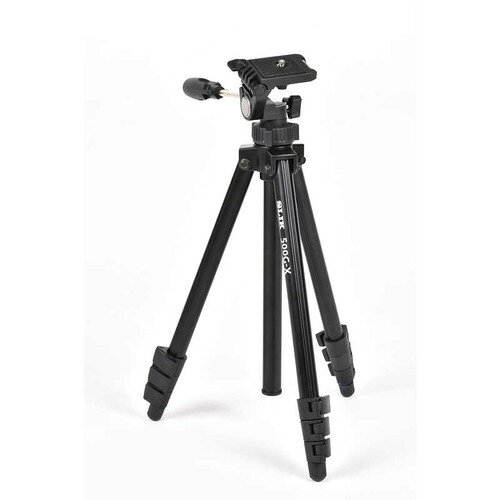 500GX スリック 4段三脚 (スマホホルダー付) 500G-X ●軽量三脚のロングセラー500Gシリーズがスマホ対応に進化。500G−X（ゴヒャクジーテン）シリーズとして、スマホホルダー装備モデルに一新しました。500G−Xは、1976年発売のオリジナル 500G を踏襲するスタンダードタイプ。軽量で旅行やハイキングなどの持ち歩きに便利です。●スマートフォンホルダー付属フラットに折りたためる、スマホホルダーが付属します。対応できるスマートフォンのサイズは幅60〜90mm、厚さ12mm以内です。●脚の伸縮はレバーロック式ワンタッチのレバー式脚ロックで、どなたにも簡単で確実な操作が可能です。●3ウェイ雲台を装備構図の決定がより確実にできる、3ウェイ雲台を装備。上下、左右、タテ位置 横位置を個別に操作することができます。●カメラの取付はシングルナット式シンプルなシングルナット式のカメラネジにより、カメラを取付けできます。