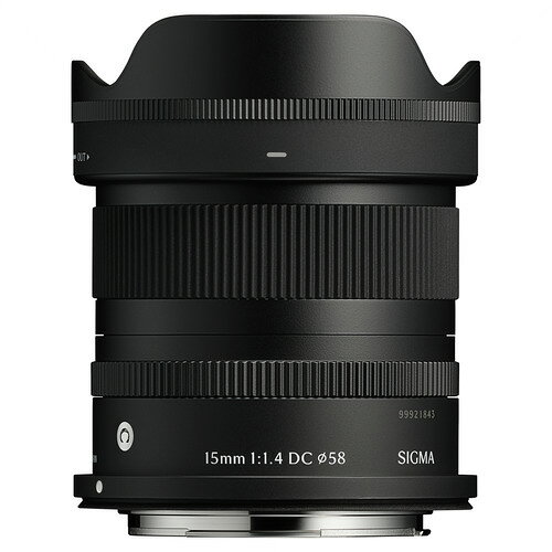 シグマ AF 15MM 1.4 DC (C) RF 交換用レンズ F1.4の大口径 キヤノンRマウント用発売日：2026年3月12日●従来比約50％の軽量化を実現ガラス1枚、SLDガラス3枚、両面非球面レンズ3枚を効果的に配置することで、従来機種と比較して約30%の全長短縮と約50%の軽量化という圧倒的なサイズダウンを実現。●高い携行性を備えたオールマイティな広角レンズ高い携行性を備えたオールマイティな広角レンズ全長64.8mm、重さわずか220gの手のひらサイズに、大口径F1.4と35mm判換算で22.5mm相当（キヤノン RFマウント用では24mm相当）の焦点距離を凝縮。●F1.4の大口径による豊かな表現力開放から高い光学性能を発揮し、F1.4ならではの写りを積極的に楽しめます。●フレア・ゴーストに配慮した設計画質を低下させるフレア・ゴーストに関しては、最先端のシミュレーション技術をもとにあらゆる条件の入射光への対策を行っています。&nbsp;【仕様】レンズマウント：キヤノンRマウント用レンズ構成：11群13枚最小絞り：F16フィルター径：58画角：83.6°最短撮影距離：17.7cm最大径 × 全長：69×62.8絞り羽根枚数：9枚最大撮影倍率：1:7.9重さ：240g