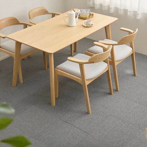 こちらの商品はメーカーより直接商品を発送させて頂きます。ご注文後のキャンセルは承ることが出来ませんので予めご了承ください。複数商品ご注文の場合、全ての商品が準備ができ次第に発送させて頂きます。納品書は含まれておりませんので予めご了承ください。ご注文のタイミングによっては在庫切れとなりメーカー入荷待ちとなる場合がございます。その際は納期を確認の上別途ご連絡をさせて頂きます。萩原 【30枚組】グリップタイルカーペット LDY4000 約40×40cmGY グレー●置くだけでピタっと密着裏面には、グリップ性が強く、置くだけでしっかり密着するTPRを使用。●ほどよい厚みで足腰にやさしいクッション性もありペットも走り回っても安心。また、足音やつめのカチャカチャ音を軽減し、階下への配慮にも。●汚れた部分だけ外して洗える手洗できるから、お手入簡単で常に清潔な床をキープできます。●必要な場所に必要な分だけお部屋全体に敷き詰めたり、ラグマットのように使ったりペットのケージ周りまど。組み合わせも自由でカットできるため、どんな場所もしっかりカバーできます。●安心の低ホルムアルデヒドシックハウス症候群の原因物質である低ホルムアルデヒドの試験をクリア。敏感肌や小さなお子様にも安心です。●使い始めは遊び毛が出ます設置後すぐに掃除機をかけて取り除いてください。徐々に遊び毛は収まってきます。●並べ方で印象が変わります市松貼りにすることで模様が浮き出て見えます。流し貼りにすることで統一感がありすっきりと見えます。&nbsp;【仕様】本体サイズ：40x40cm素材：表面：ポリプロピレン、裏面：TPR（熱可塑ゴム）生産地：中国機能(1)：低ホルムアルデヒド機能(2)：ホットカーペット・床暖房非対応厚み：8mm洗濯：手洗いOK滑り止め：あり入数：同色30枚
