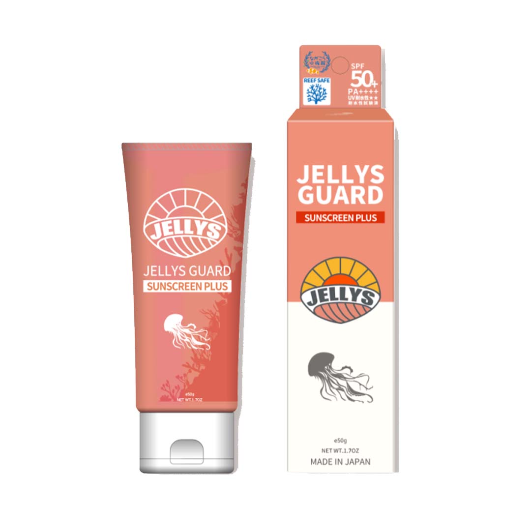 【 JELLYS GUARD SUN SCREEN SPF50 】 日焼け止め機能付きクラゲ除けクリーム、シトラスの香り。 肌に塗った際の”白浮き”を抑えたモデル。 ■ 仕様 製造：安心の日本製 SPF：SPF50+ PA++++ 内容量：50ml / 1.6OZ 香り：シトラス 色：ホワイト UV耐水性：★（耐水性試験済） ＜ジェリーズガード開発のキッカケ＞ クラゲやイソギンチャクに刺されないカクレクマノミの体表粘液からヒントを得て開発されました。 ＜なぜカクレクマノミはイソギンチャクに刺されないの？＞ 8年に渡る研究結果から、カクレクマノミの体表粘液に海水の10倍濃度のマグネシウムが含まれていることがわかりました。 その粘液によってイソギンチャクから敵と認識されないことも判明しています。 ＜イソギンチャクやクラゲが毒針を発射する理由＞ イソギンチャクやクラゲの触手には毒針があり、「外部刺激」で刺胞細胞が反応し発射されます。 この「外部刺激」にマグネシウムイオンとカルシウムイオンが関係しています。 ＜ジェリーズガードの成分＞ クラゲの刺胞発射を抑制するために、マグネシウムイオンとカルシウムイオンを特定の割合で配合しています。 他のモールと併用販売しております 売り切れる場合もございます。 予め、ご了承お願いいたします。 ご不明な点はご遠慮なくお問い合わせください。 メーカー希望小売価格はメーカーサイトに基づいて掲載しています