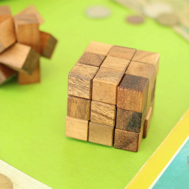 難易度 ★★★★レトロな木製のパズル。インテリアとして飾っても雰囲気が出ます。つい夢中になってしまう面白さです。・生産地：タイ・サイズ：約W5×D5×H5cm・素材：木製品番：10719-850-020JANコード：4560172101685