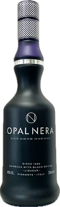エルダーベリー抽出液などで黒紫色にしたサンブーカ。 ハーブの香りは控えめで、柑橘香がある。 他のサンブーカよりもアニス風味が穏やかで、かわりにレモンの風味と蜂蜜の甘味がアクセントとなっています。