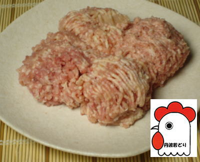 もも肉（ミンチ） 200g前後商品内容もも肉ミンチ（約200g）・・兵庫県産消費期限製造後4日（目安：お届けした後2日以内）冷蔵にて保管して下さい すぐにお召し上がり頂けない場合はすぐに冷凍保管して下さい。 お召し上り方お好みのお料理にご使用ください つくね・チキンハンバーグ等でお召し上がりくださいお召し上り人数の目安約2〜3人前。お支払い方法下記のお支払方法が可能です クレジツト・後払い.com・代金引換払い・ 配送方法ヤマト宅急便(冷蔵) ◆ 同梱できます商品は？ 冷蔵にて他の商品との同梱は可能です。