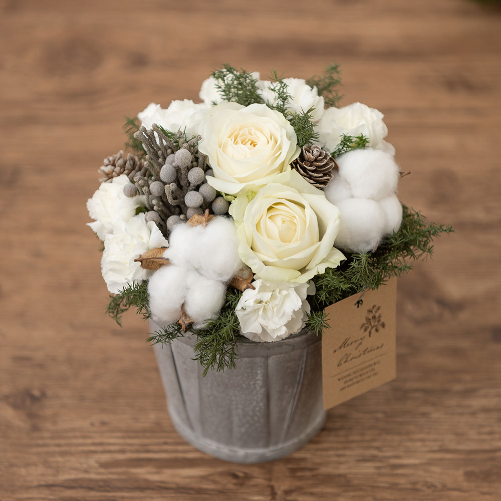 クリスマス アレンジメント 「Nordic Christmas」 コットンフラワー 純白 北欧風 プレゼント ギフト 花を贈る Christmas X’mas Xmas クリスマスギフト クリスマスプレゼント 2023 フラワーギフト お祝い 贈り物 送料無料 イイハナ イイハナドットコム いいはなのサムネイル